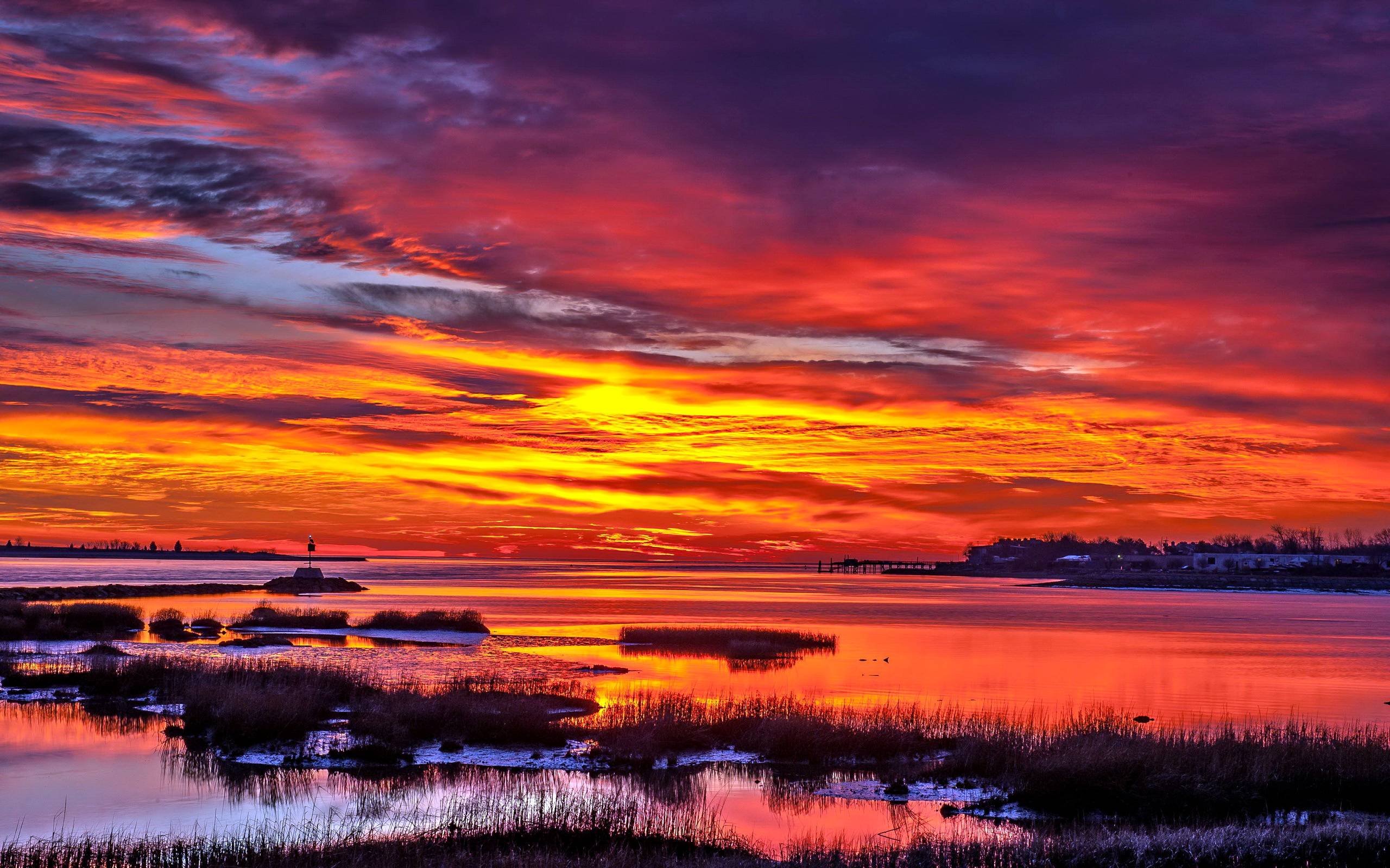Tramonto rosso arancione su acqua, 2560x1600 2K+, Desktop