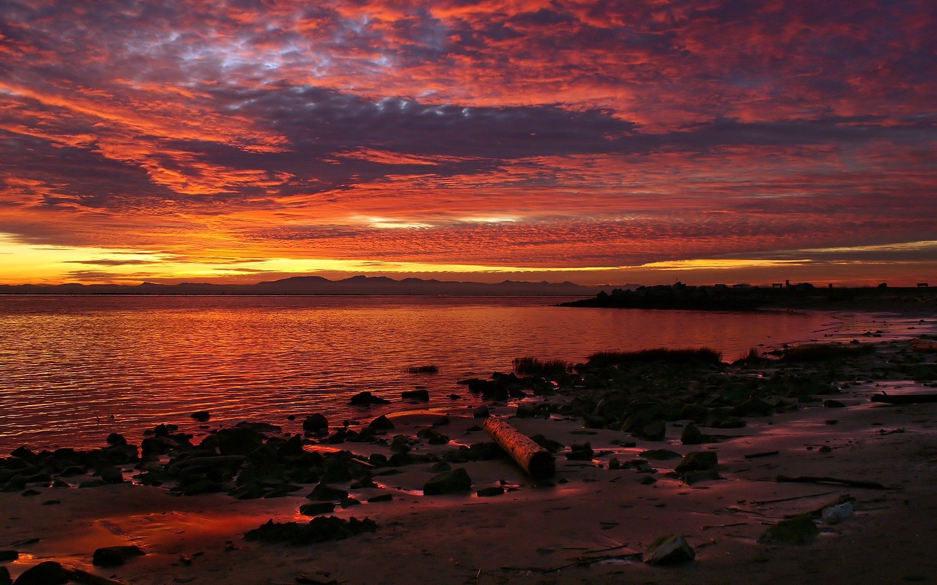 Tramonto rosso su spiaggia rocciosa, 1920x1200 Full HD+ WUXGA, Desktop