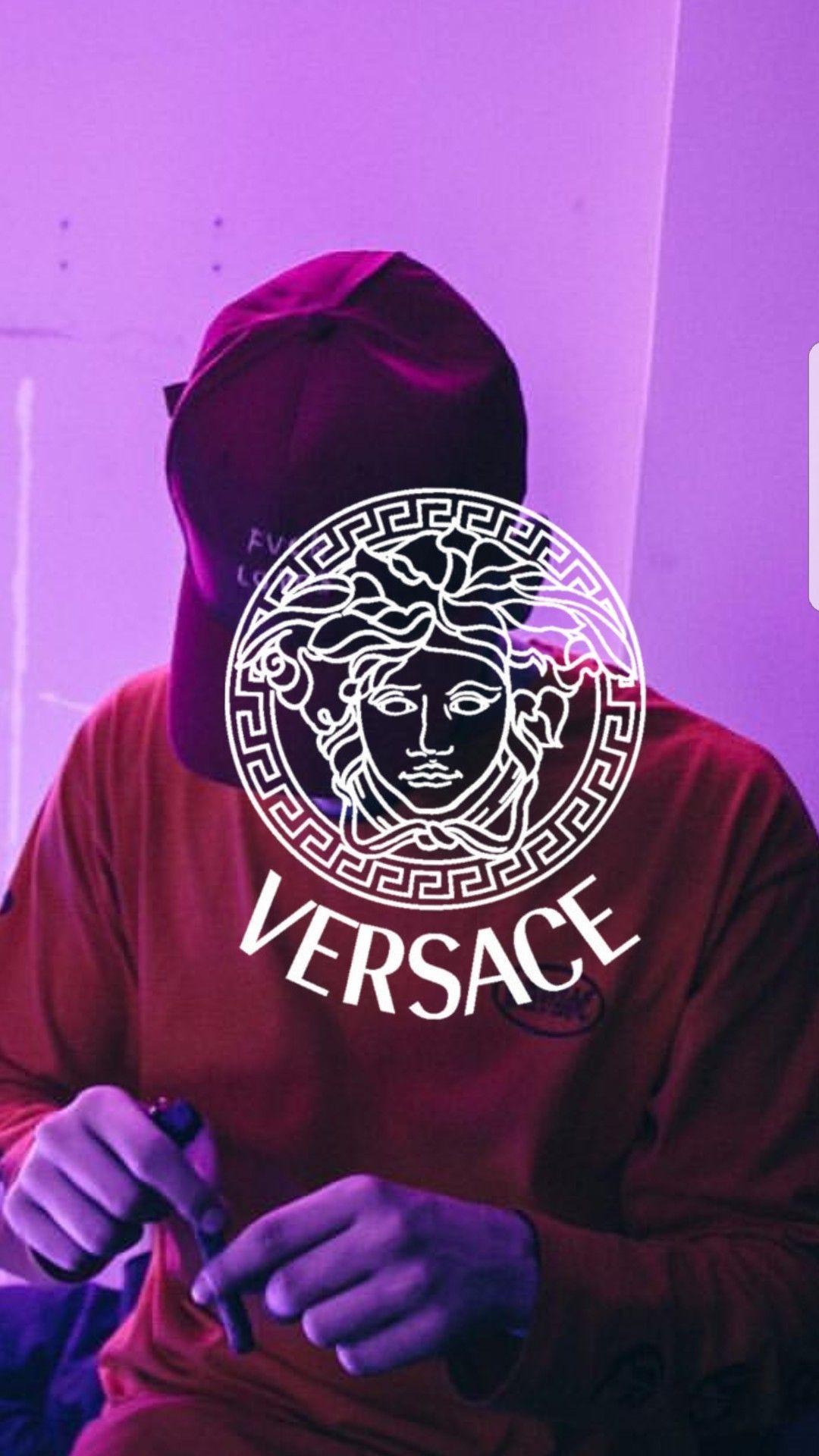 Logo Versace su felpa rossa, Gianni Versace, 1080x1920 Verticale, Mobile
