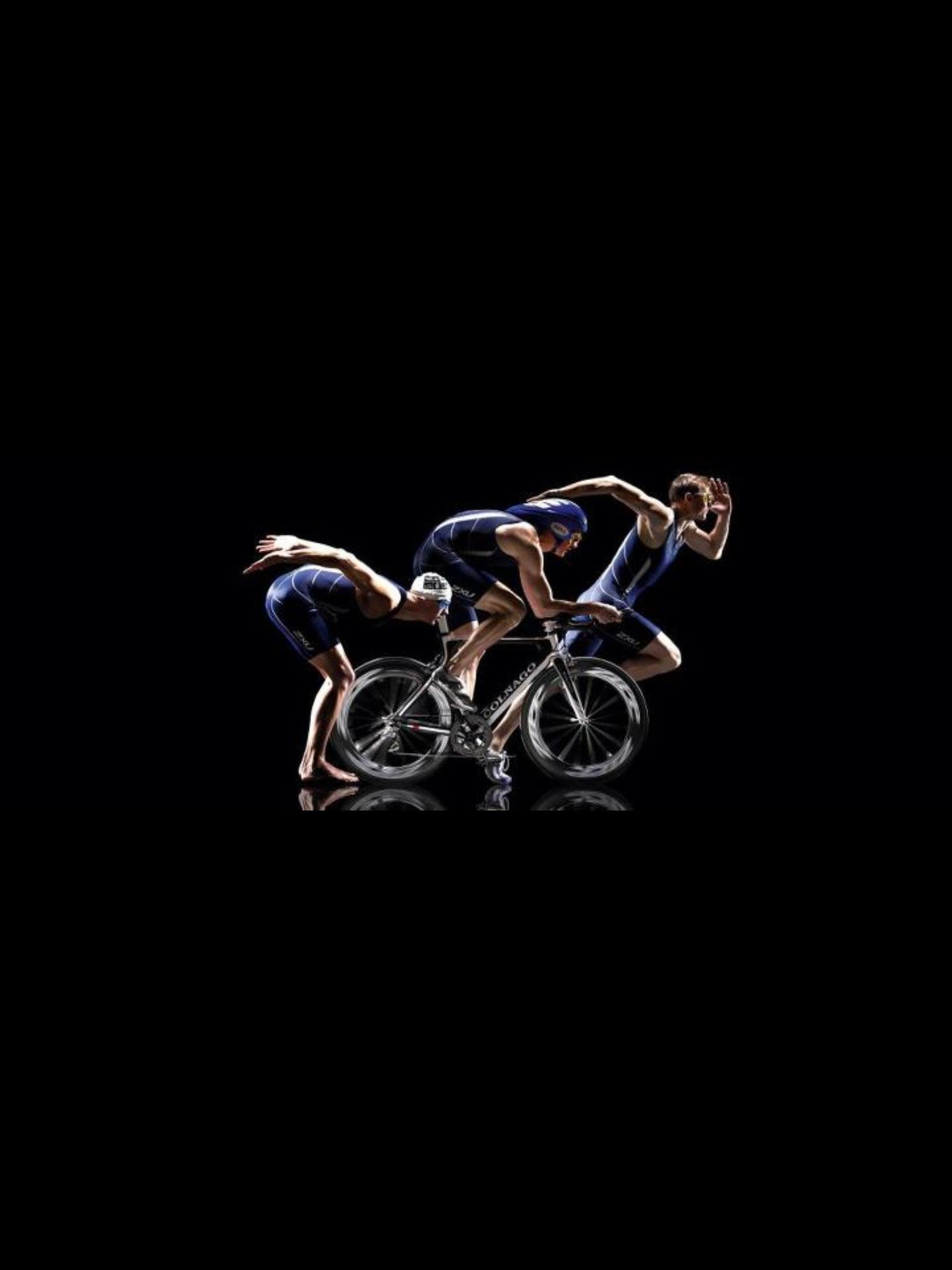 Triatleta corsa nuoto ciclismo, 1536x2048 Verticale, Mobile