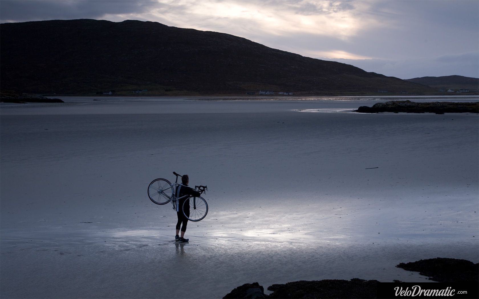 Ciclista silhouette spiaggia crepuscolo, 1680x1050 HD, Desktop