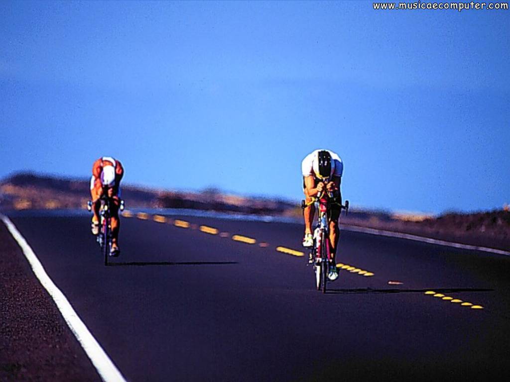 Nuotatori triathlon corrono in acqua, 2048x1152 Hi-Res, Desktop