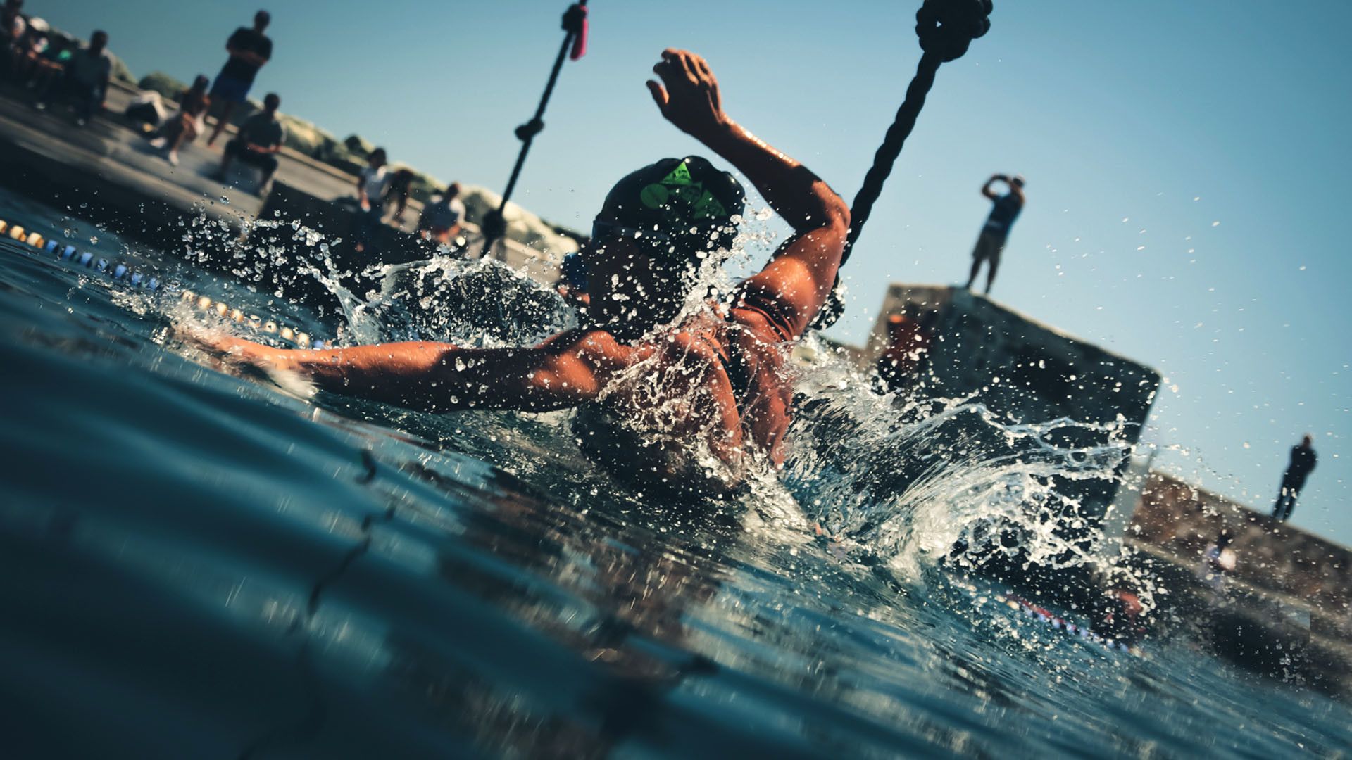 Nuotatore triathlon in acqua, 1920x1080 Full HD 1080p, PC