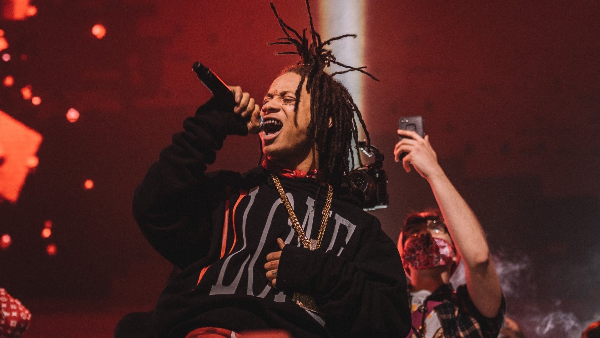 Rapper con microfono su palco, 1919x1080 900p, Laptop