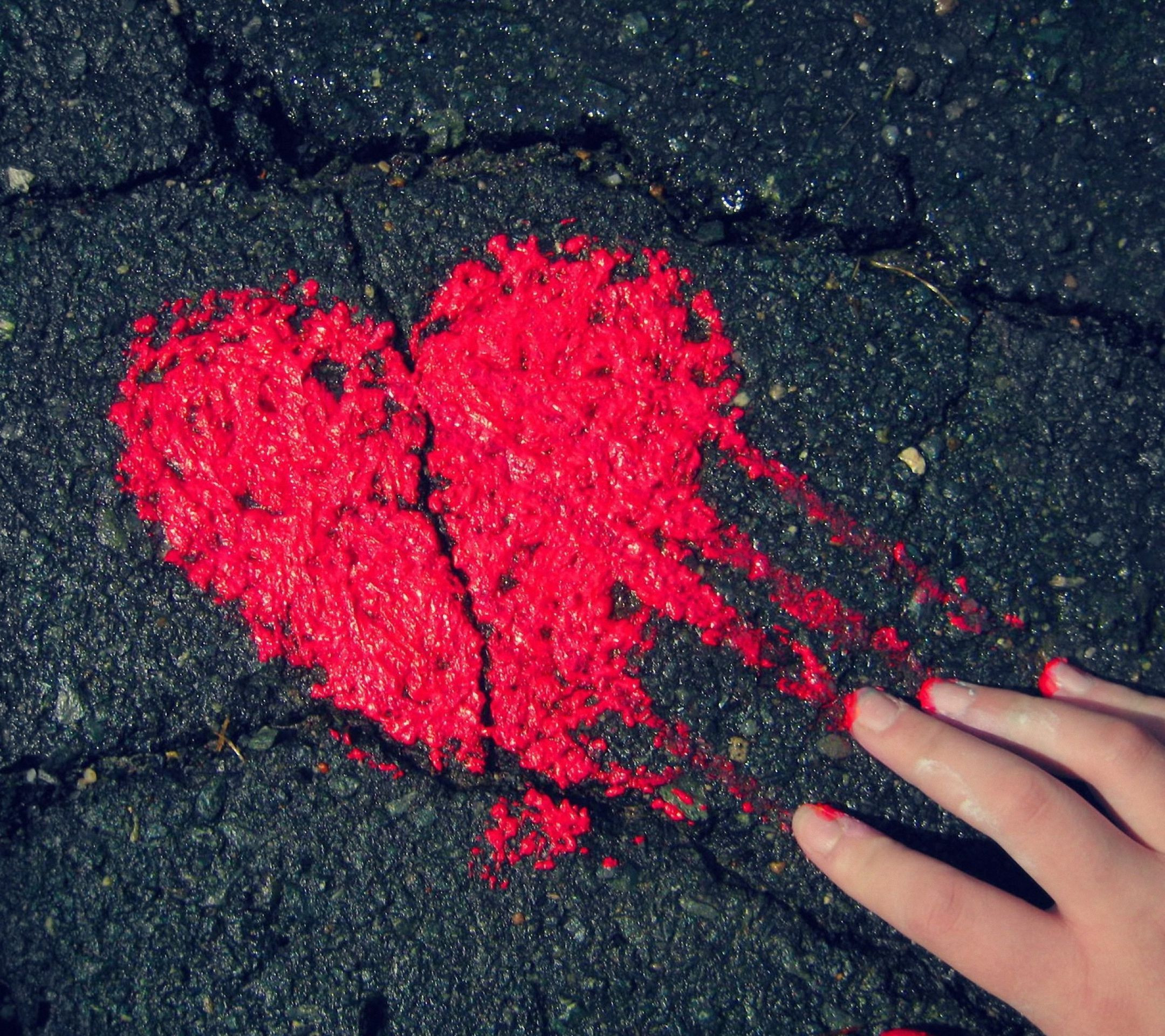 cuore rosso spezzato asfalto, 2160x1920 alta risoluzione, PC Desktop