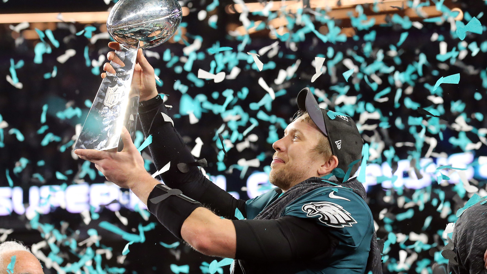 Giocatore Eagles con trofeo Super Bowl, 1600x900 900p, iMac