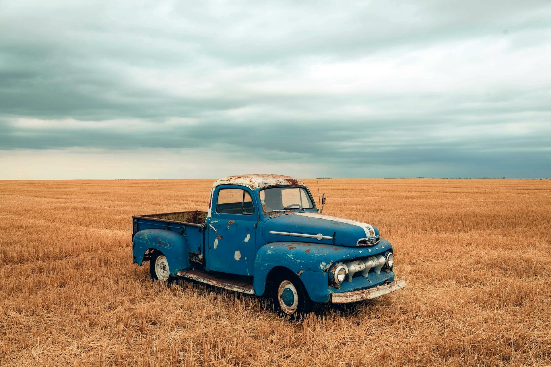 Camion vintage blu nel campo, 1920x1279 Full HD+ WUXGA, Laptop