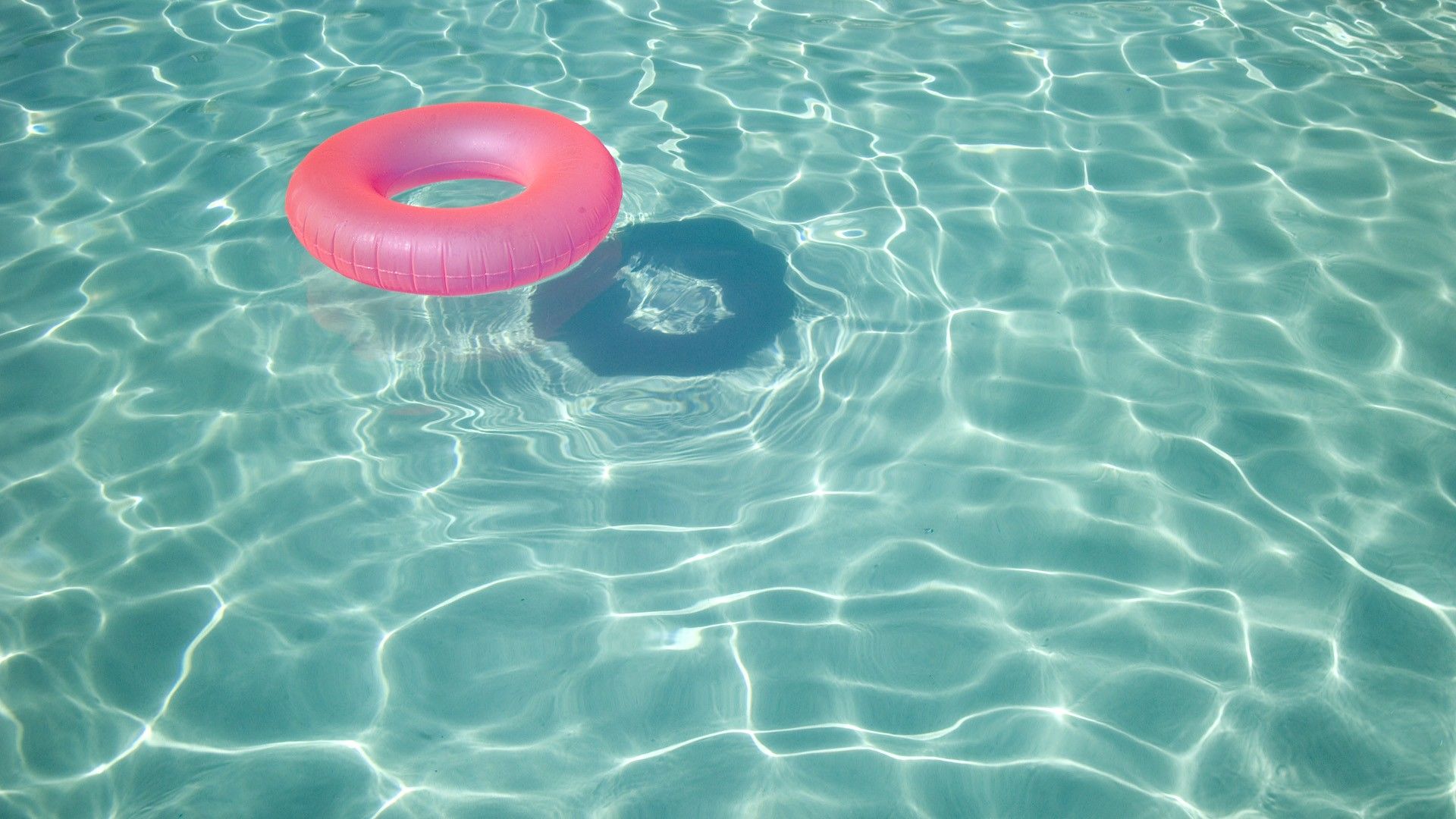 Ciambella rosa in piscina turchese, 1920x1080 1080p, Laptop
