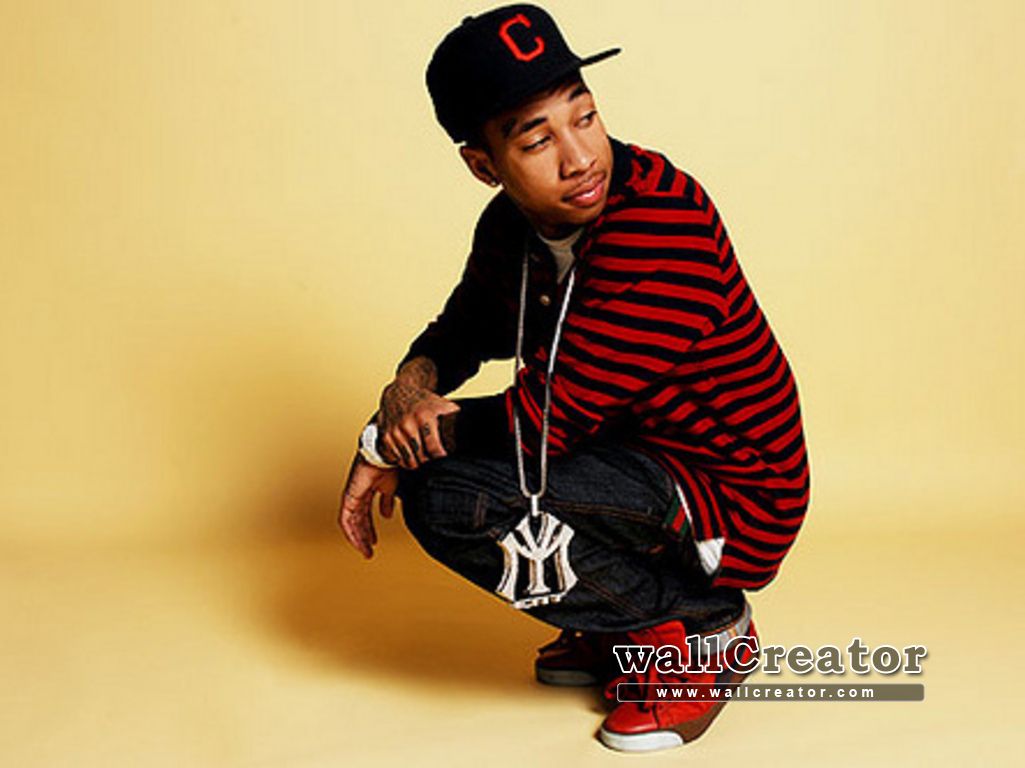 Rapper Tyga con cappellino Bulls, 1800x2000 Verticale, Telefono