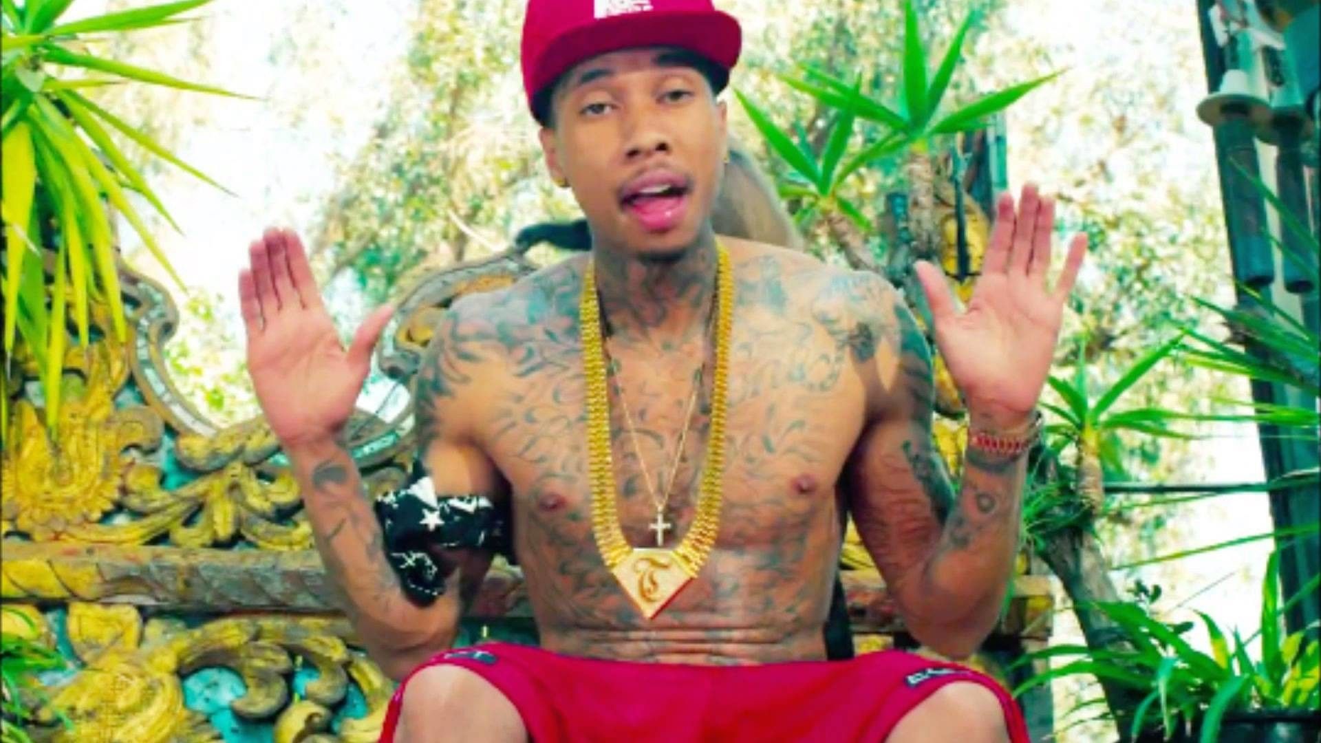 Rapper tatuato con collana d'oro, 1920x1080 1080p, PC Desktop