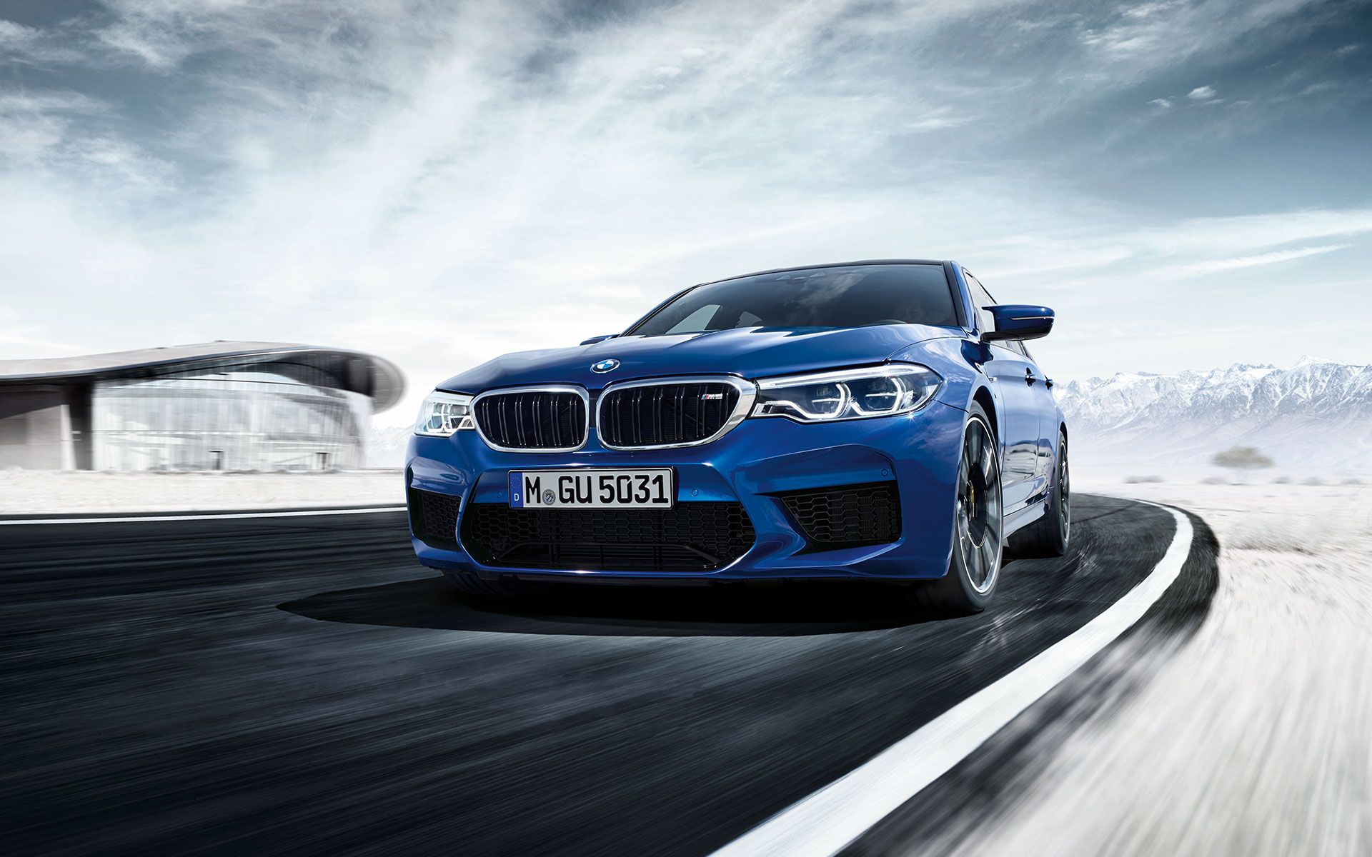 BMW M5 blu su pista, 1920x1200 Full HD+, Laptop