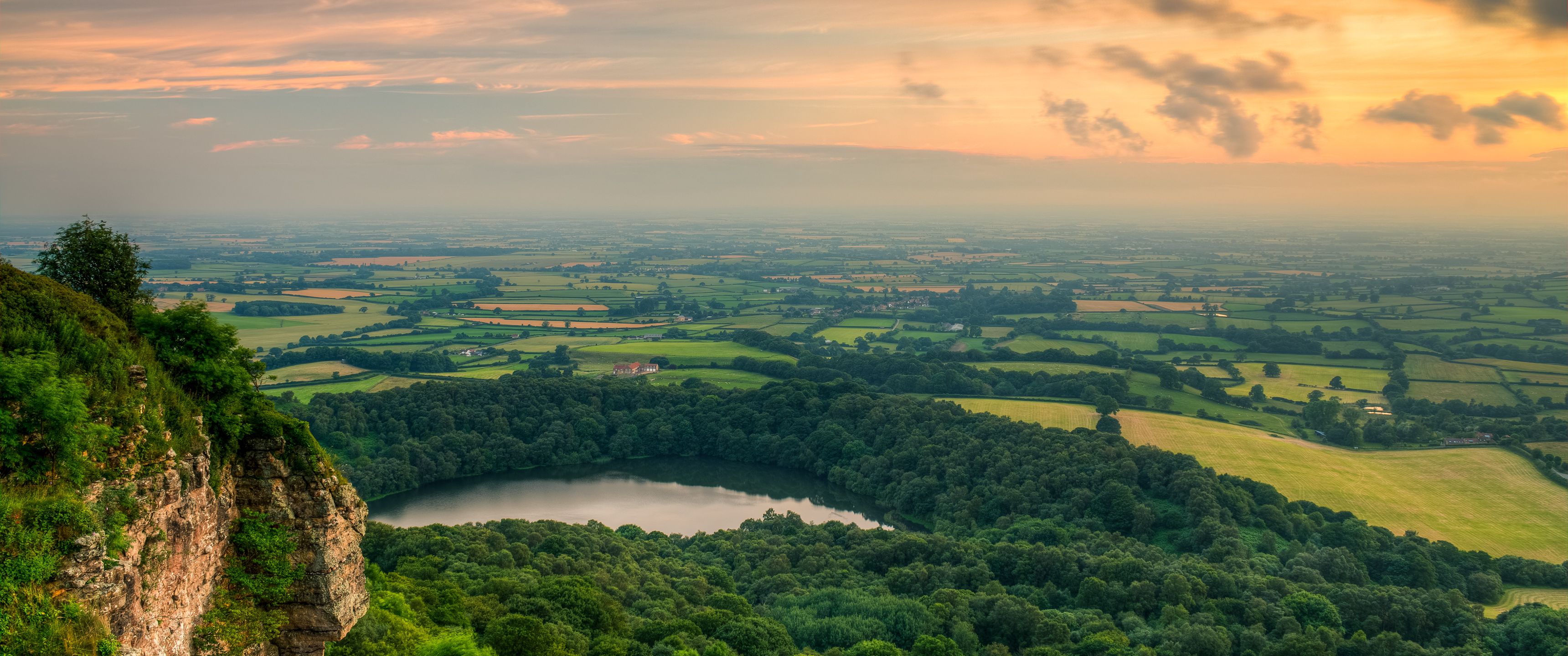 Panorama collinare con lago, 3440x1440 Ultrawide, Dual Monitor