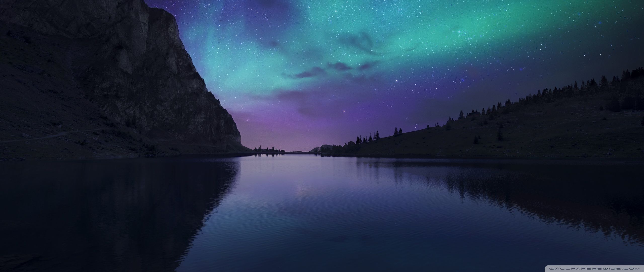 Aurora boreale su lago montano, 2560x1080 Ultrawide, Dual Monitor