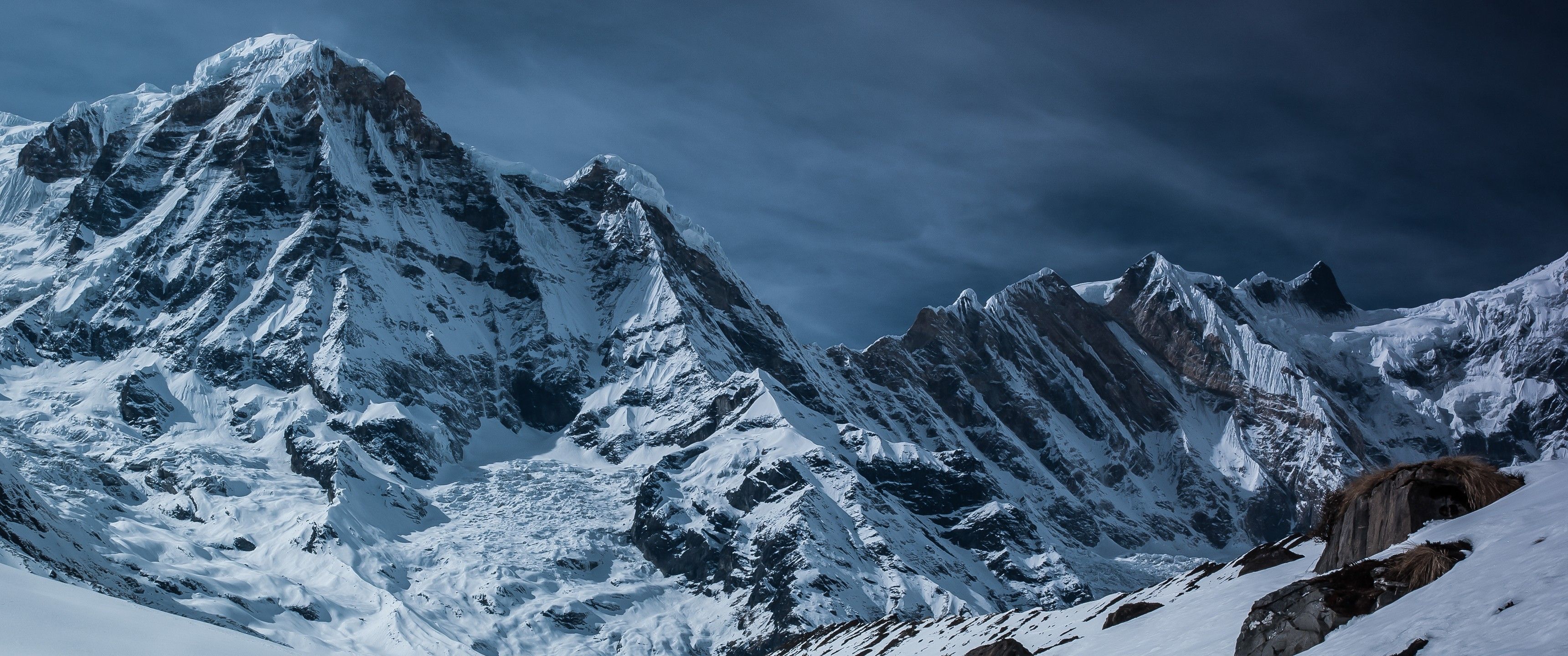 Montagne innevate scure, 3440x1440 Panoramico, Dual Screen