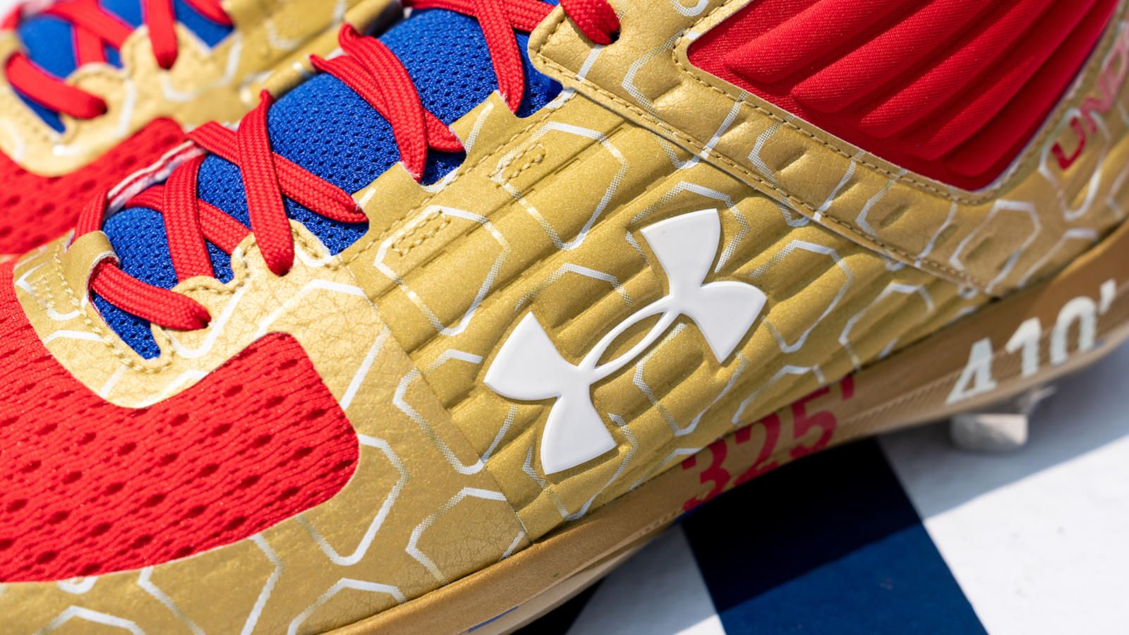 Scarpa da baseball Under Armour oro, 1600x900 900p, Desktop