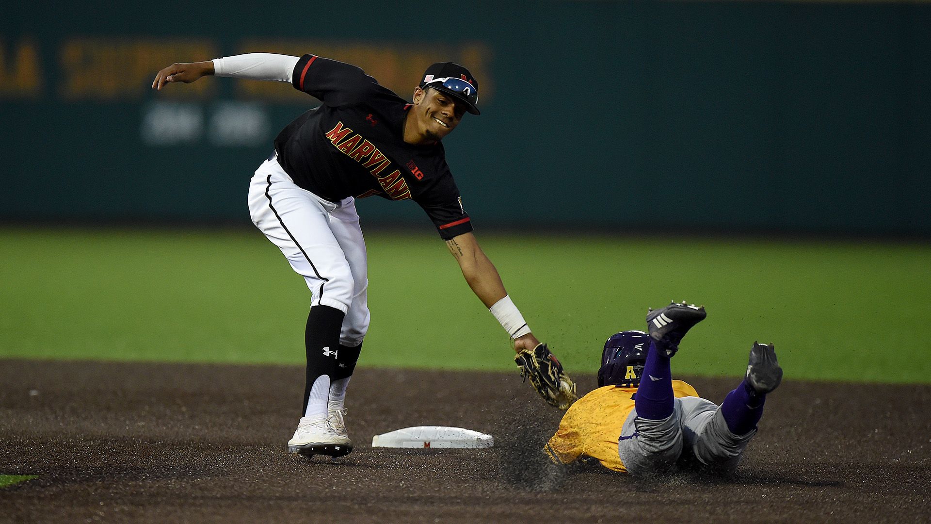 Giocatore baseball tag su base, 1920x1080 Full HD, Desktop