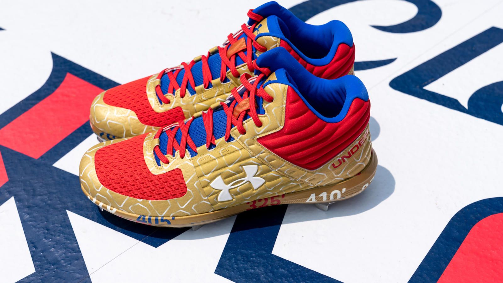 Scarpe baseball Under Armour oro rosse, 1600x900 HD Ready, PC