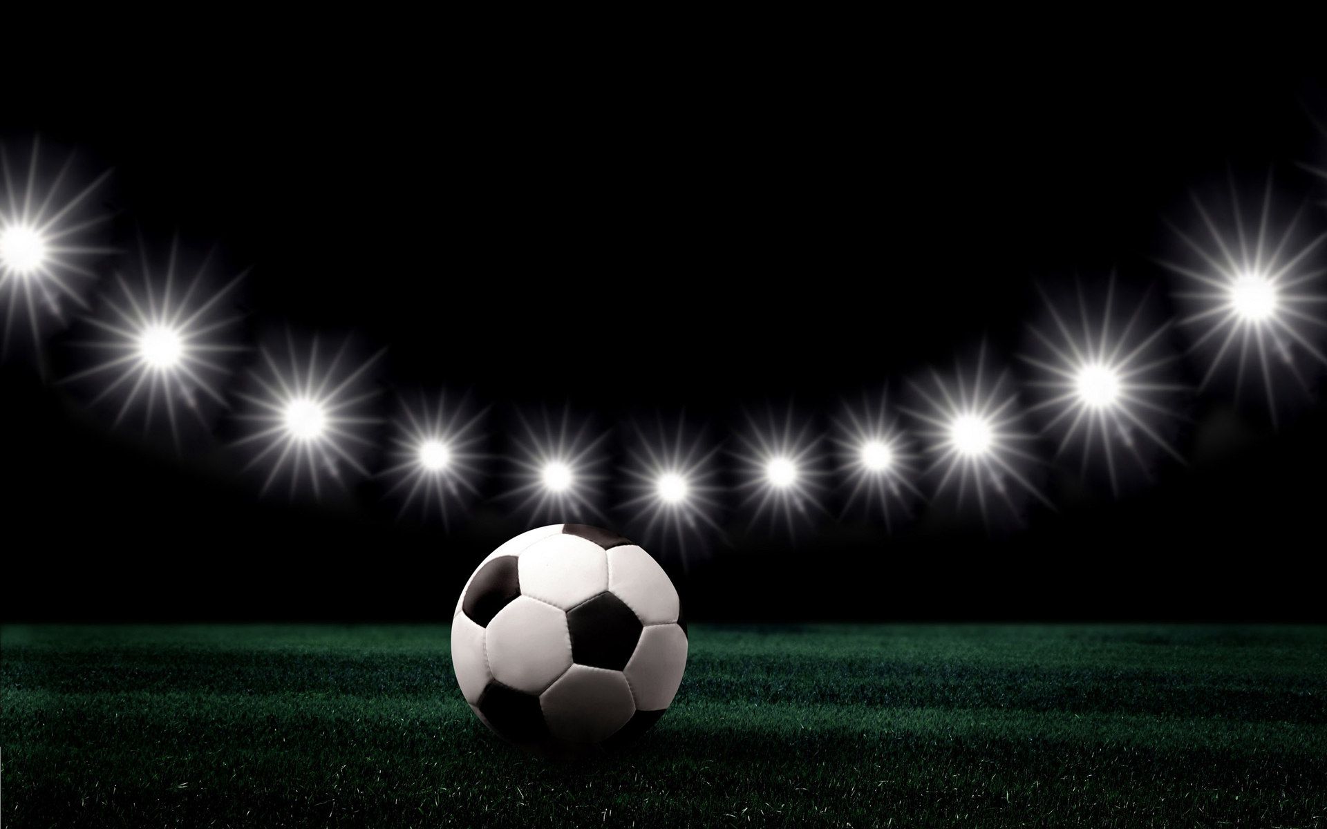 Pallone da calcio in campo notturno, 1920x1200 Full HD+ WUXGA, Laptop