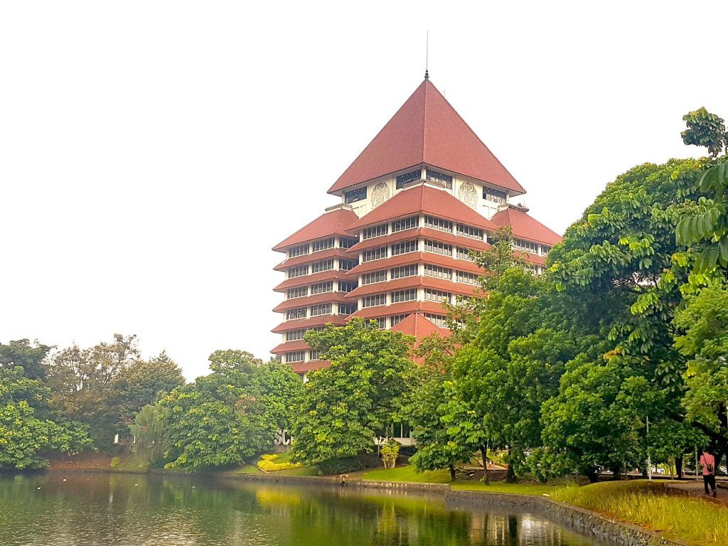 Torre Universitas Indonesia con lago, 1024x1821 Full HD Verticale, iPhone