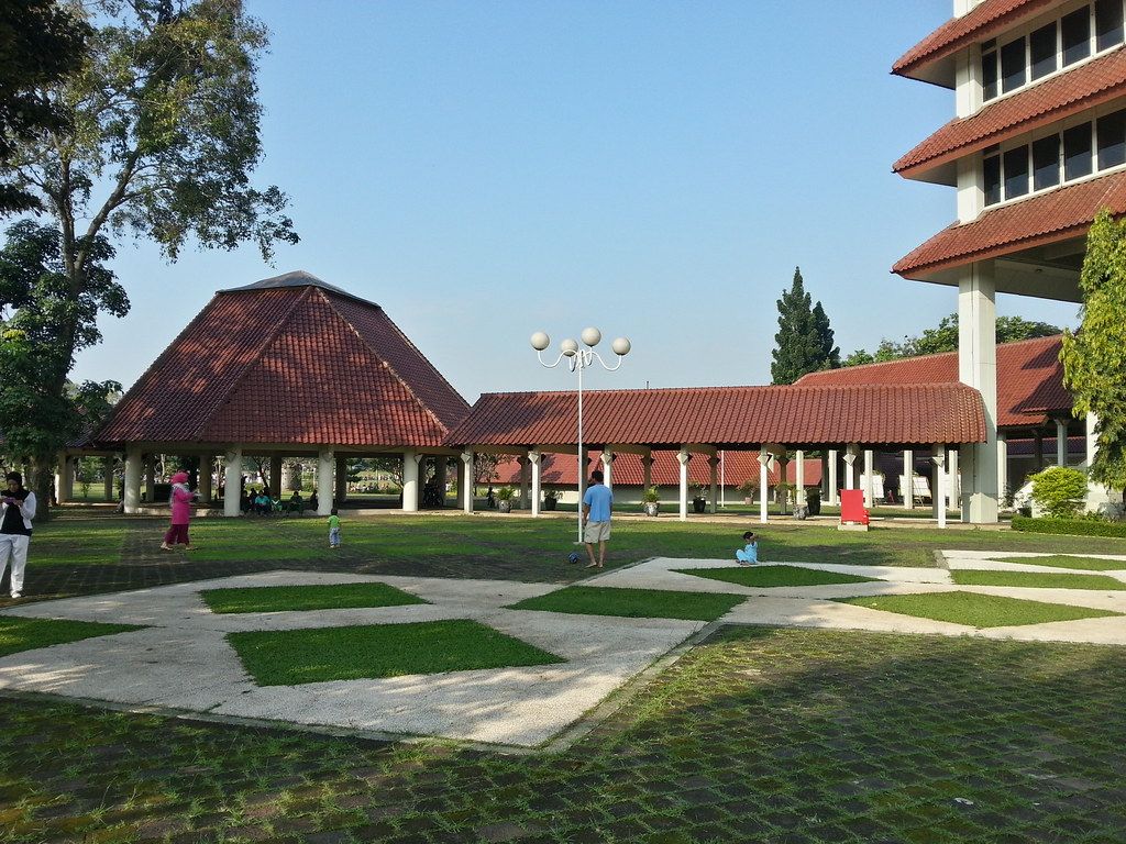 Universitas Indonesia di notte, 1936x1296 Full HD+, Desktop