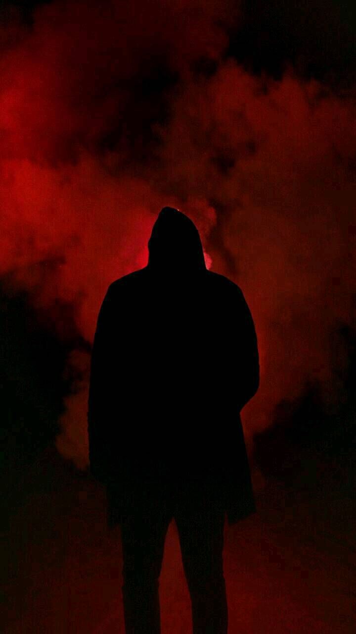 Silhouette uomo incappucciato fumo rosso, 720x1280 Verticale, Mobile