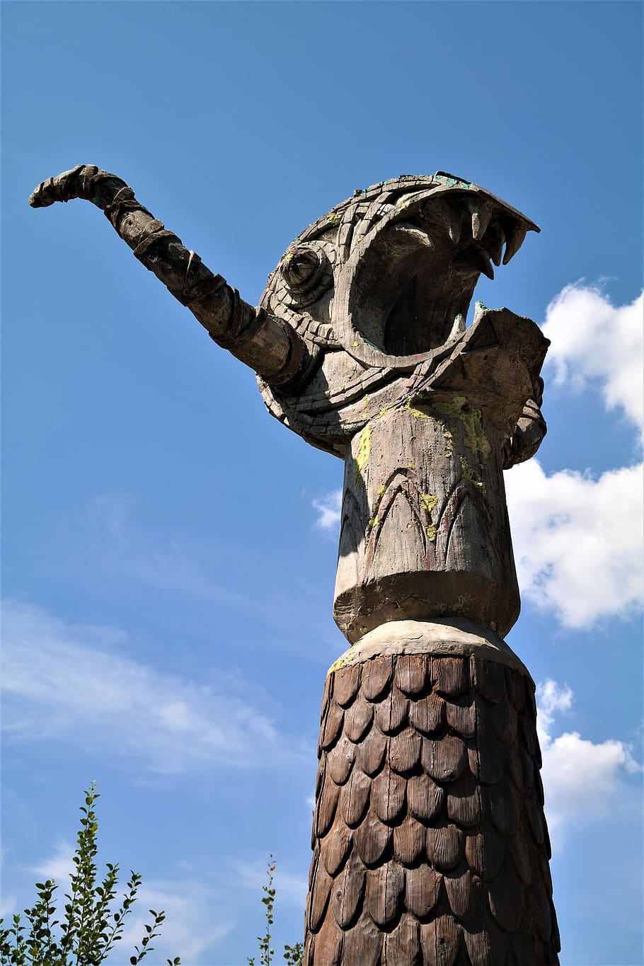 Scultura in legno testa drago vichingo, 910x1365 Full HD Verticale, iPhone