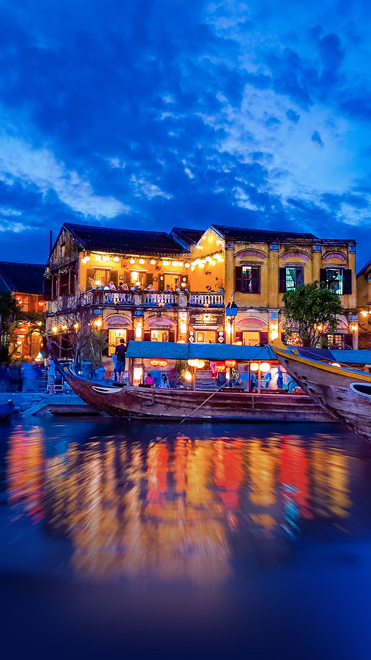 Hoi An canale barche sera, 1242x2208 Verticale, Mobile