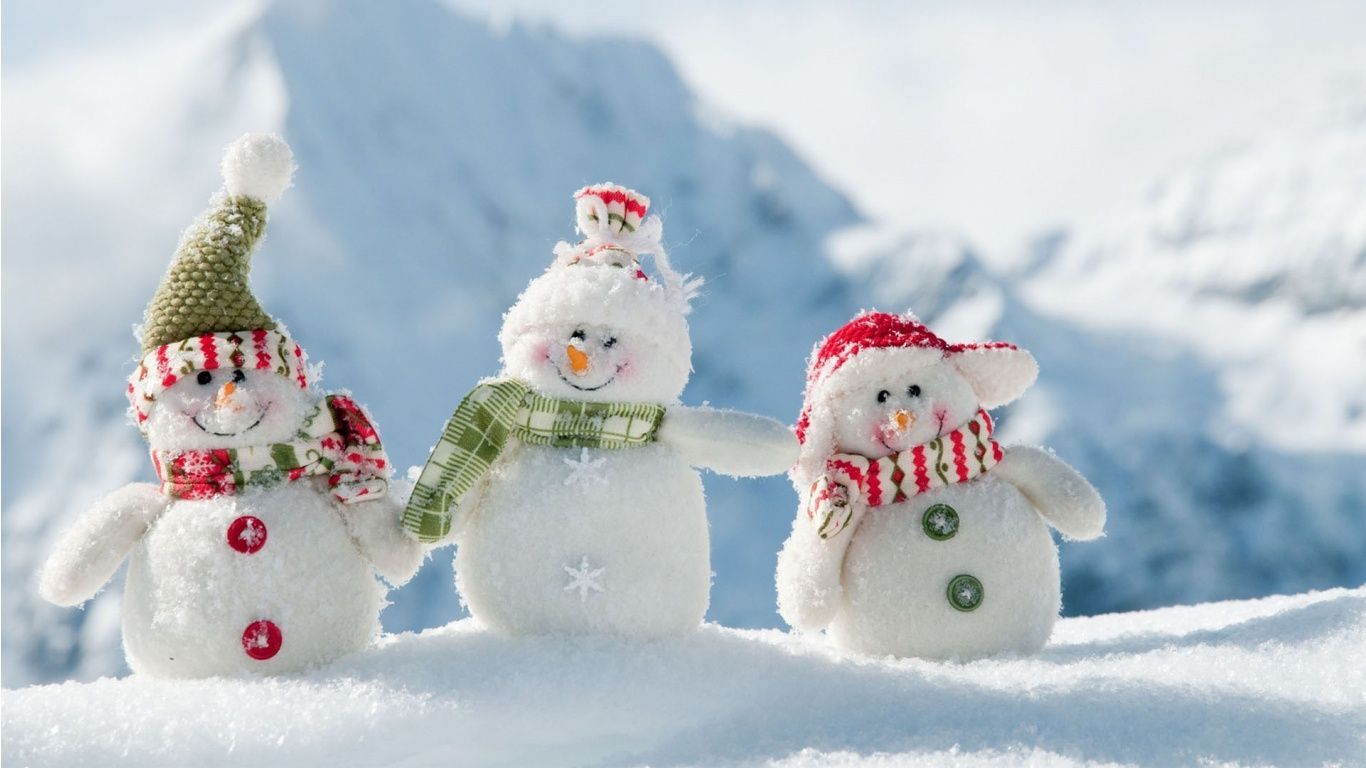 Tre pupazzi di neve decorativi, 1366x768 720p, Laptop