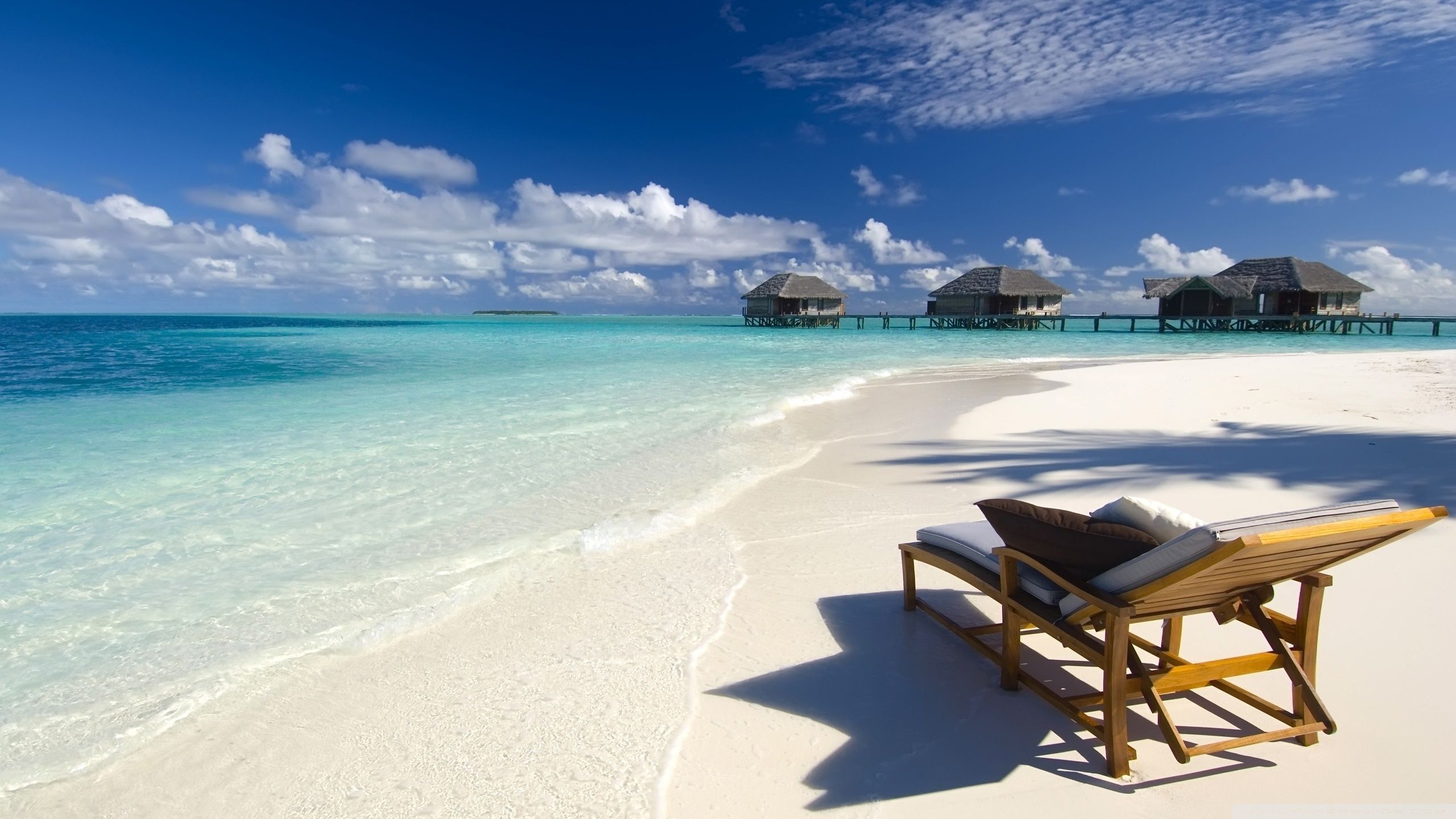 Spiaggia tropicale con lettino, 2560x1440 2K, Desktop