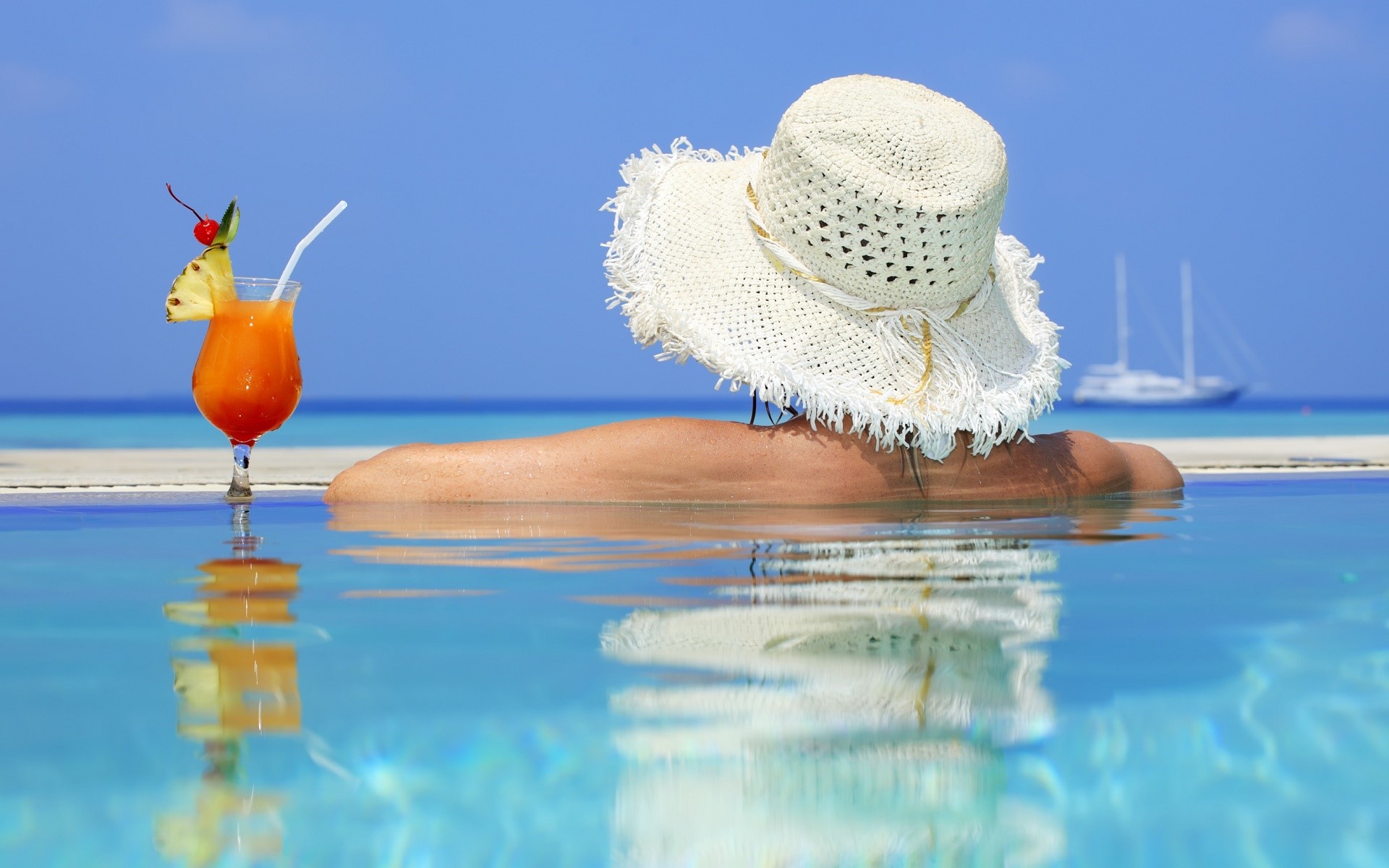 Cocktail e cappello in piscina, 1920x1200 WUXGA, PC