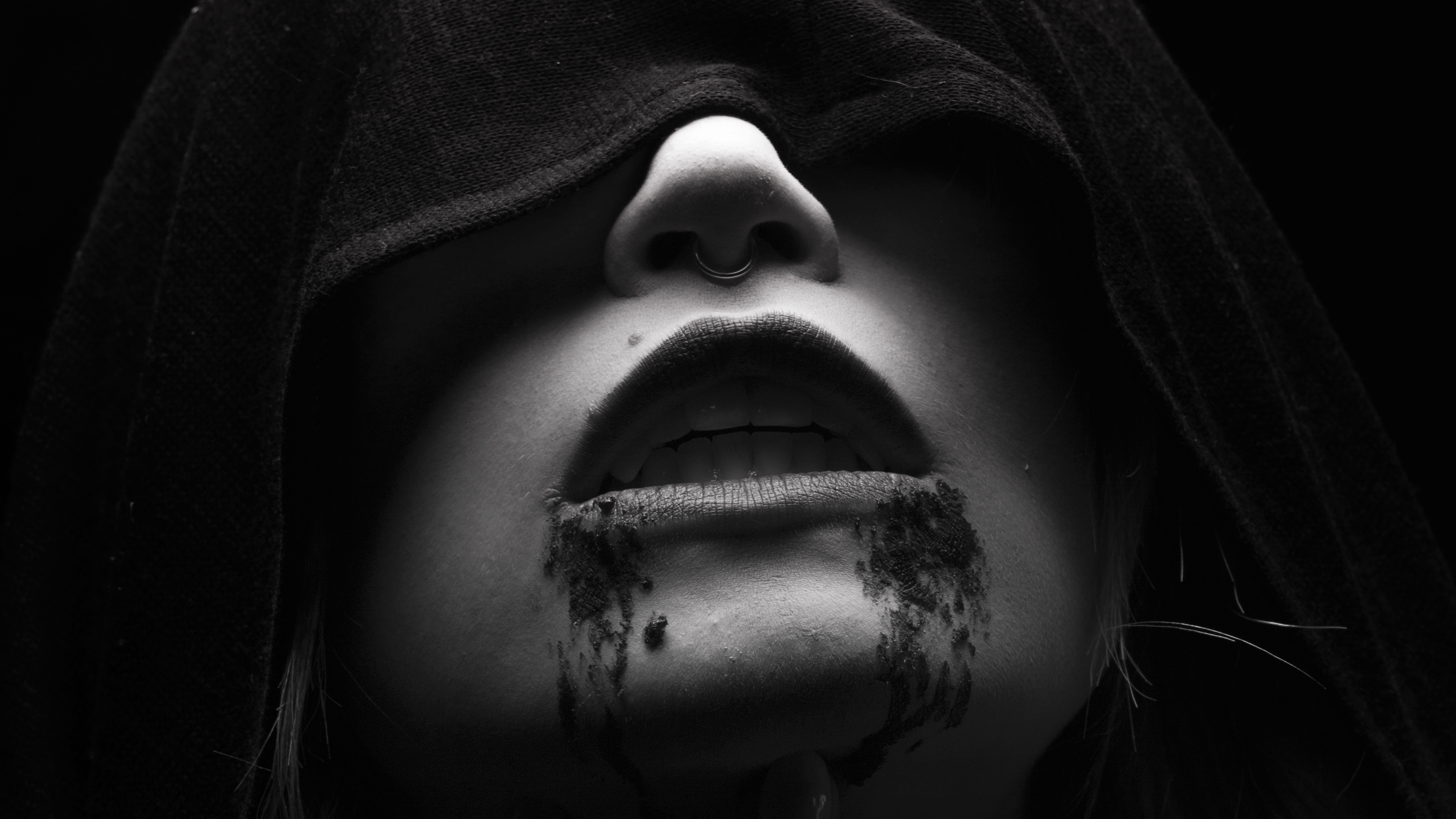 Vampiro incappucciato labbra sanguinanti, 10000x5625 4K Ultra HD, Monitor 4K