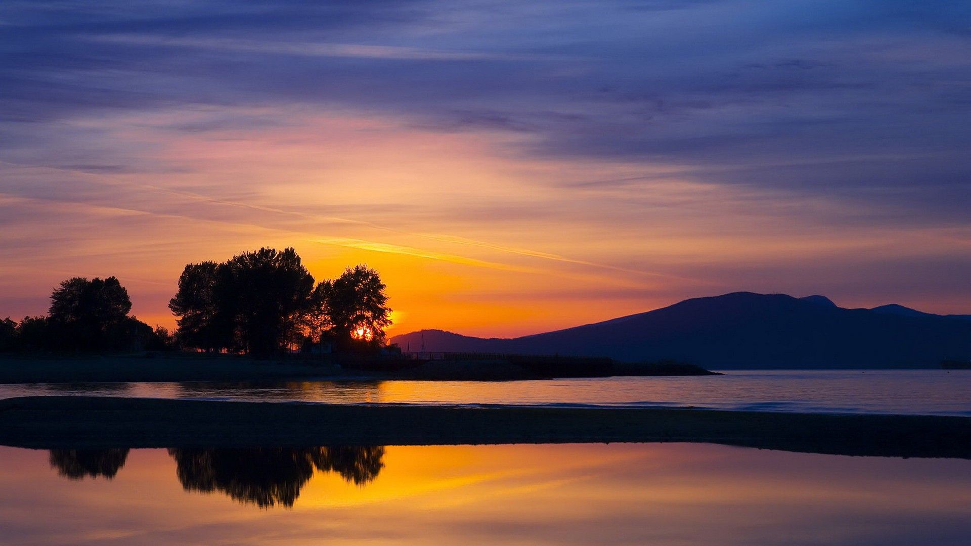 Tramonto su lago con montagne, 1920x1080 1080p, Desktop