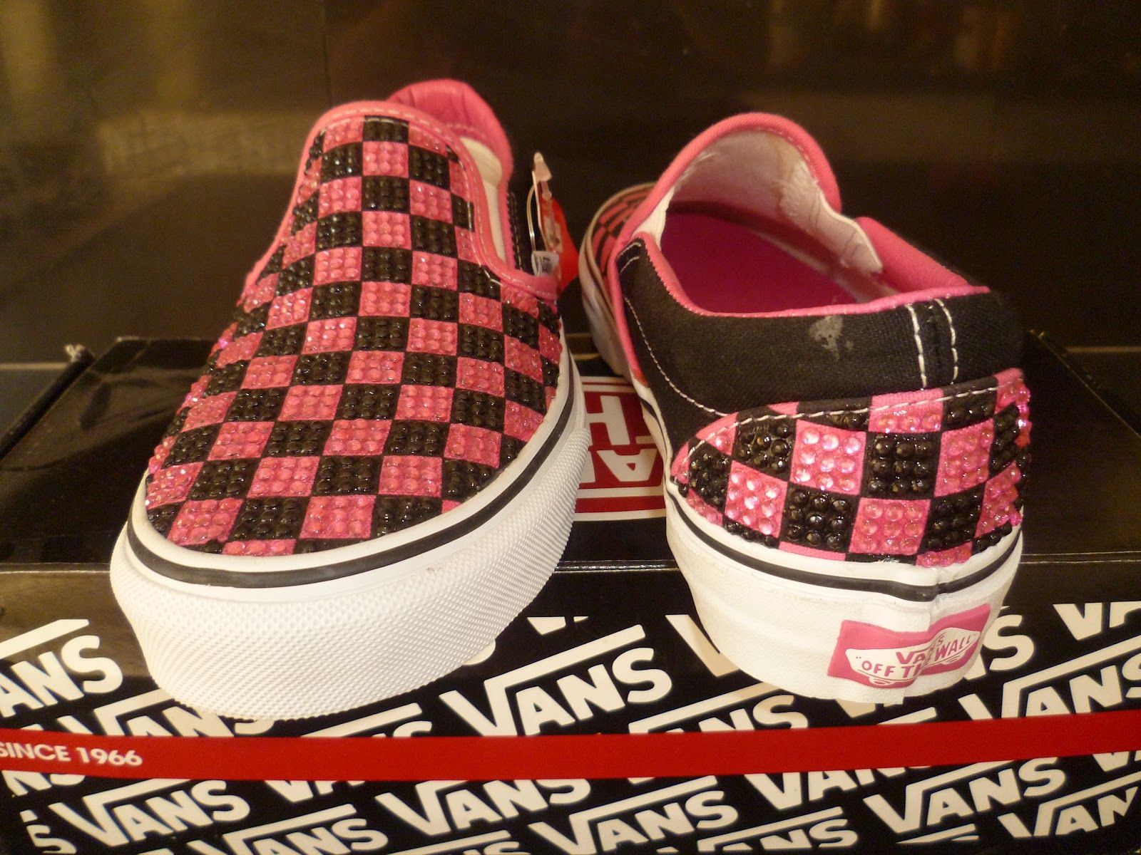 Scarpe Vans a scacchi rosse, 1024x768 HD, Desktop