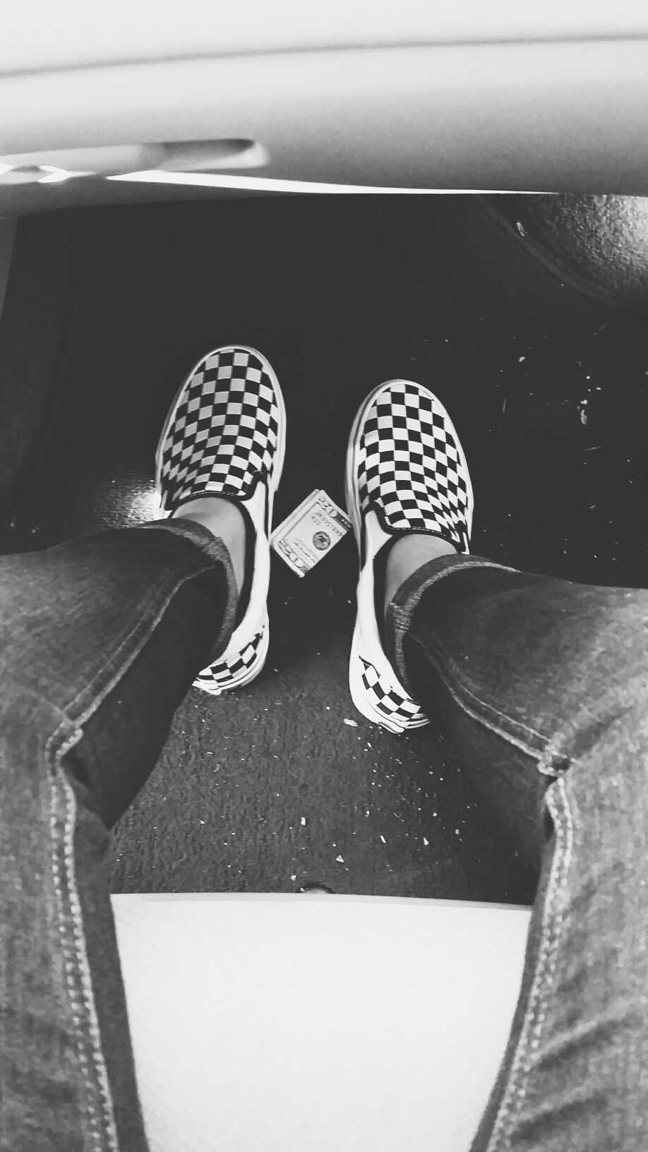 Logo Thrasher su rosa, 720x1280 Full HD Verticale, iPhone Air