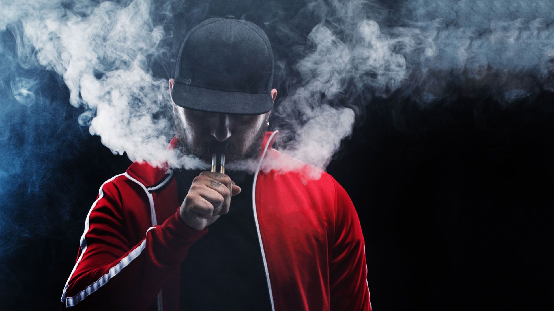 Uomo con cappellino e sigaretta elettronica, 1920x1080 1080p, Desktop