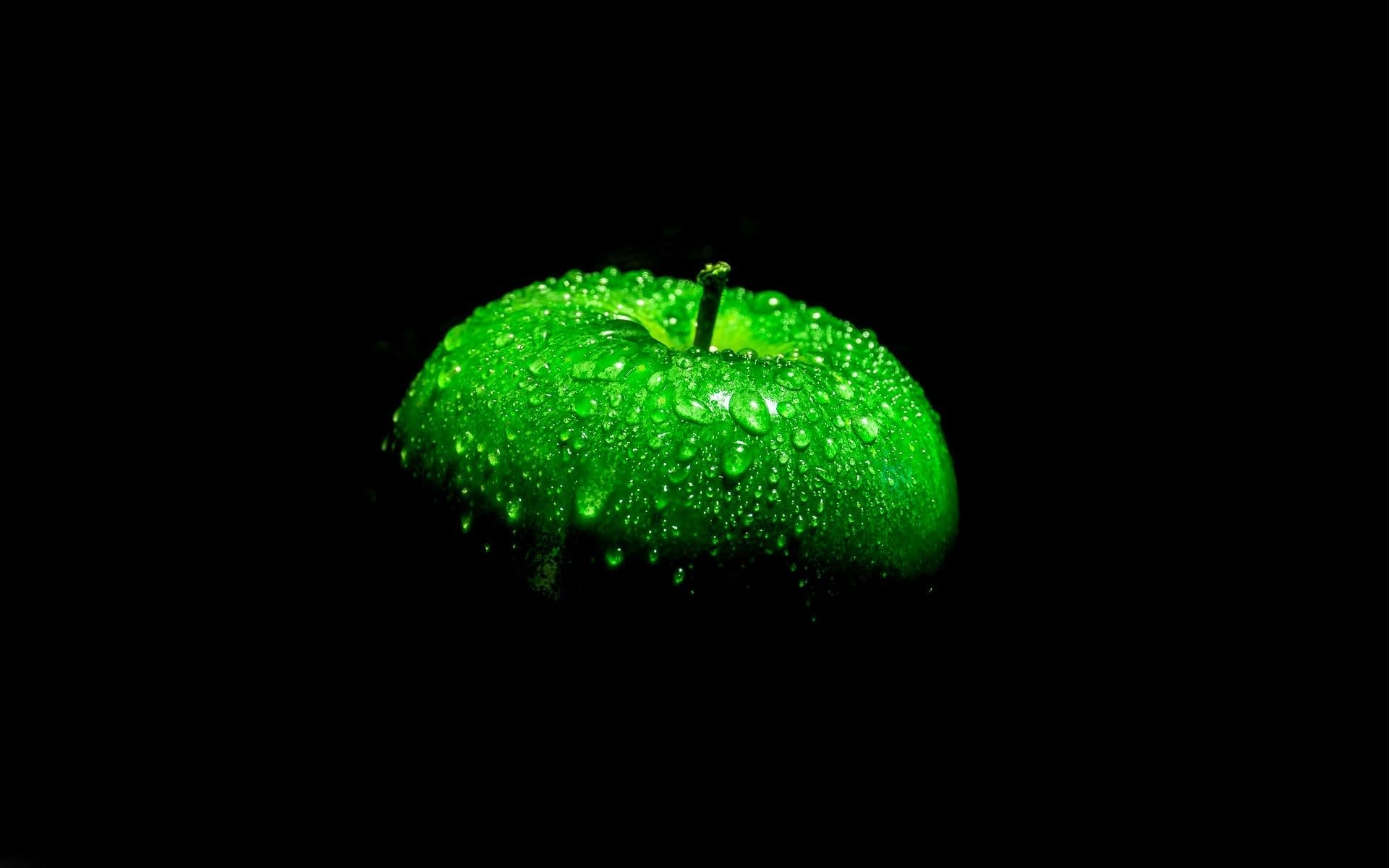 Mela verde con gocce d'acqua, 1920x1200 Full HD+, Desktop