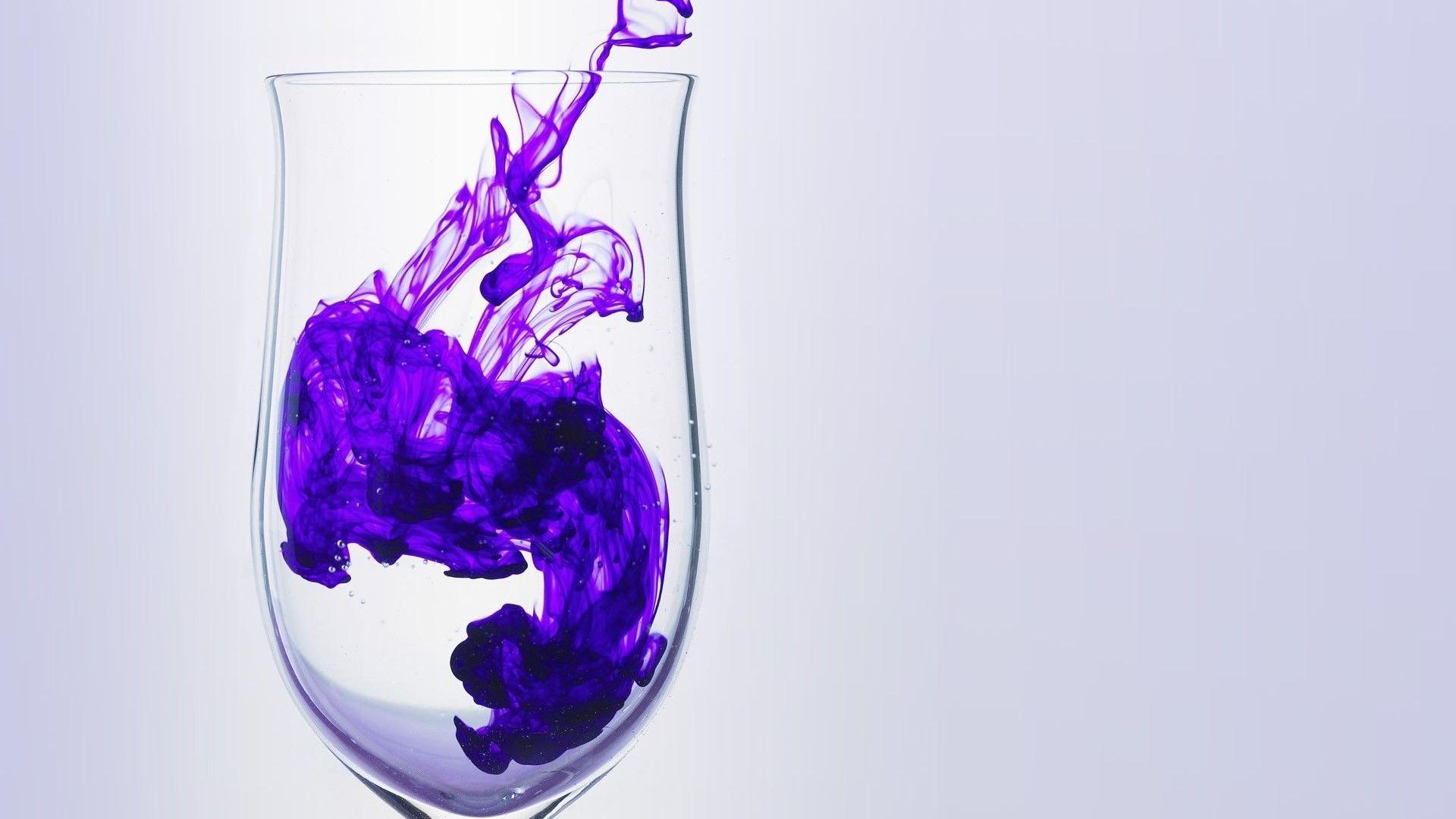 Fumo viola dentro bicchiere di vetro, 1920x1080 Full HD 1080p, PC Desktop