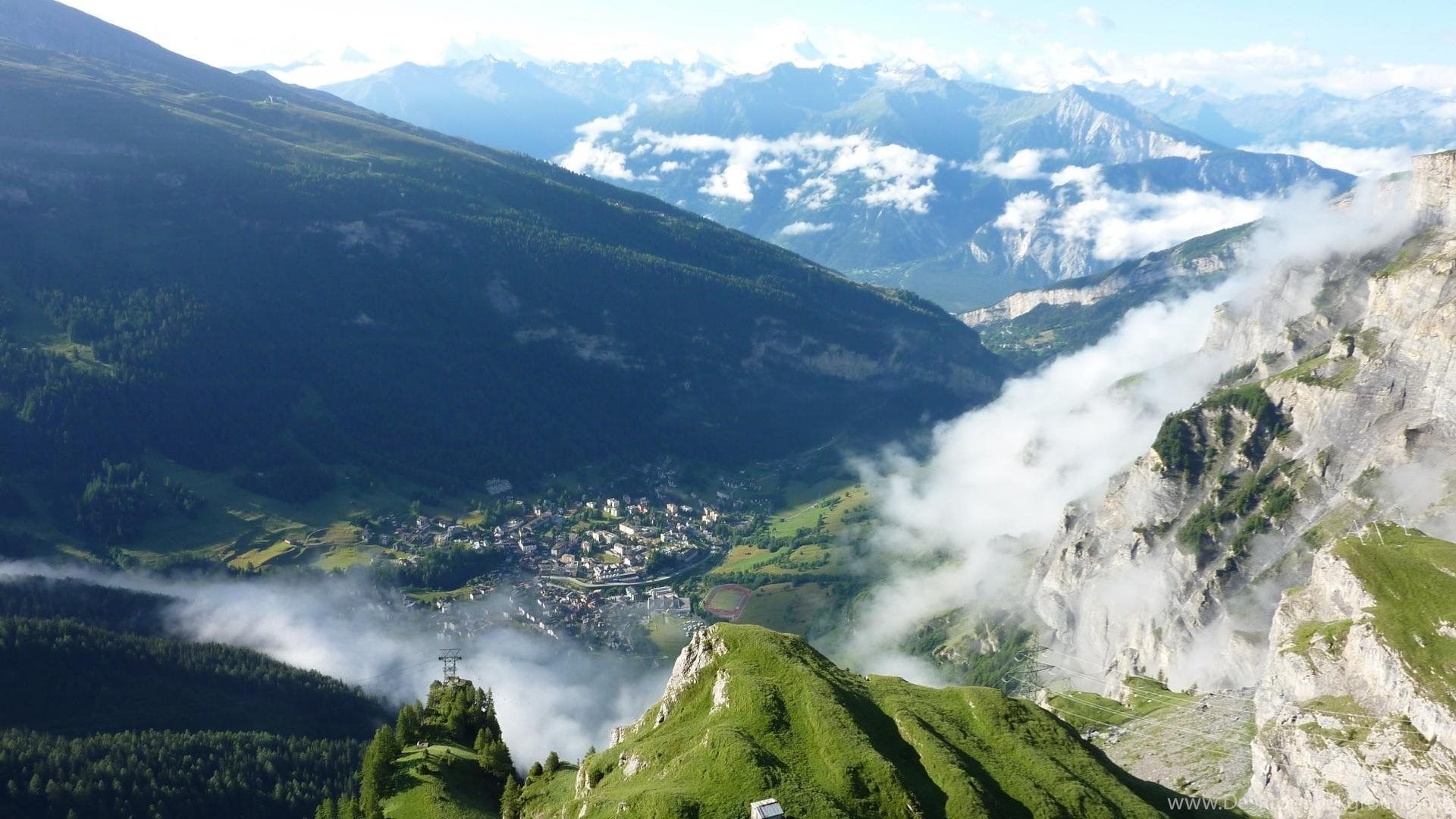 Valle alpina con paese e nuvole, 1920x1080 Full HD, Monitor Gaming