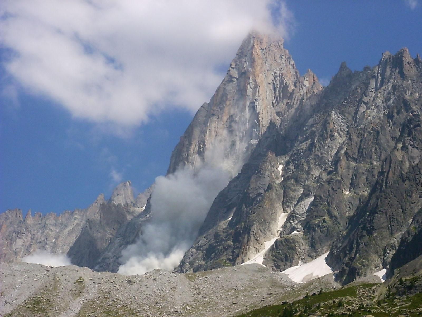 Vetta rocciosa con nuvole, 1600x1200 HD, PC Desktop