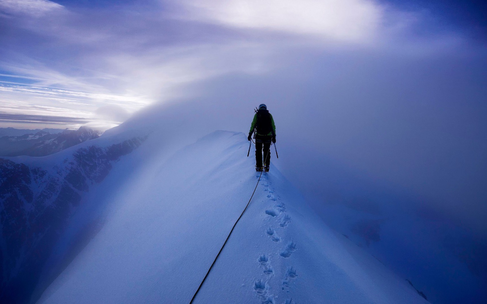 Alpinista su cresta innevata, 1680x1050 HD Ready, PC
