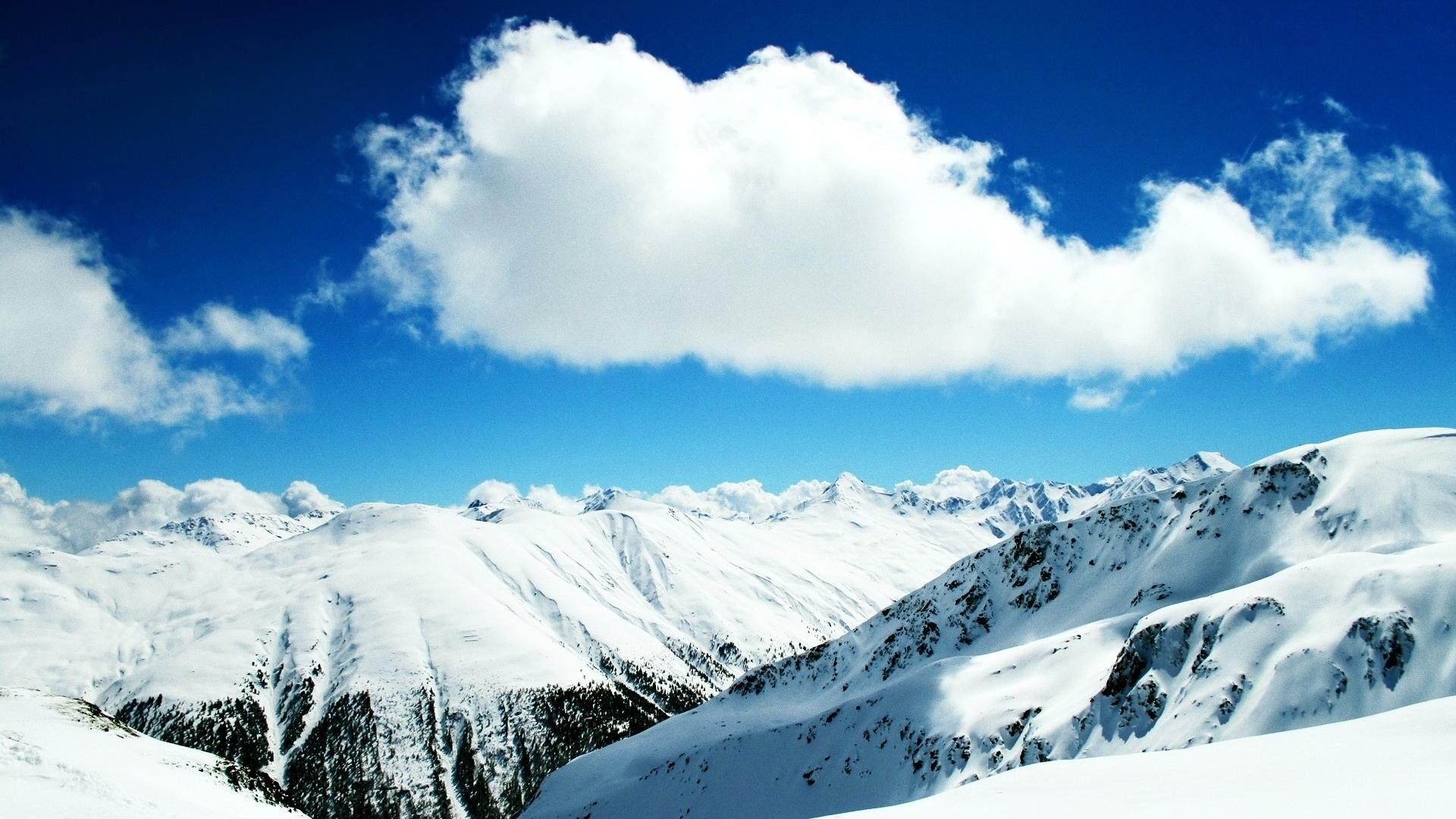 Vetta montagna innevata con nuvole, 1920x1080 Full HD, PC