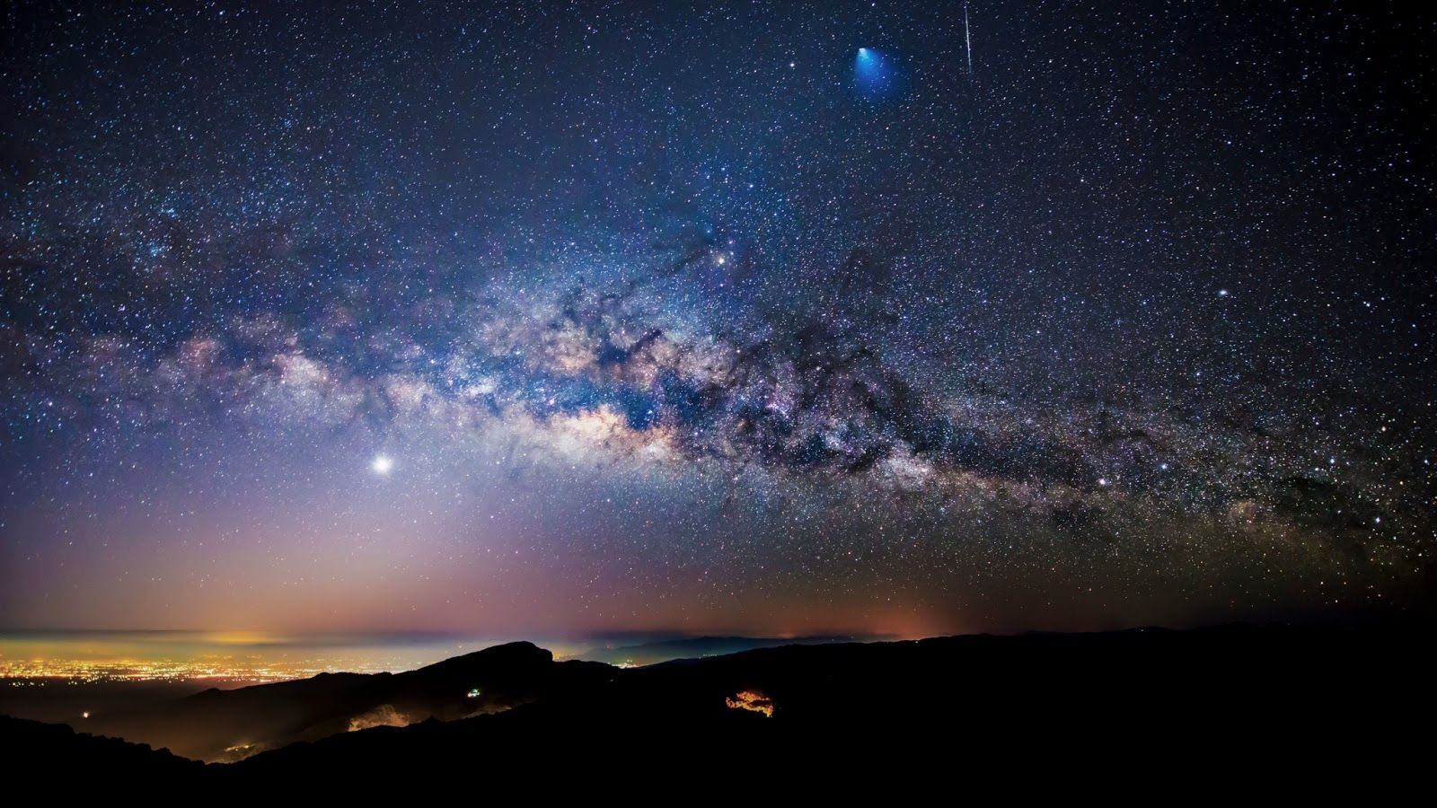 Via Lattea sopra collina notturna, 1600x900 900p, Desktop