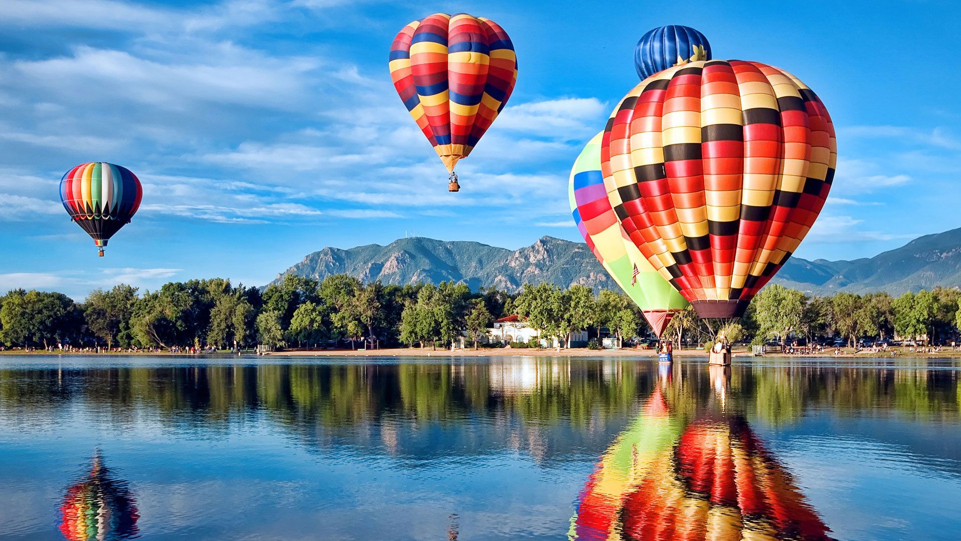 Mongolfiere colorate su lago, 1920x1080 Full HD 1080p, Monitor Gaming
