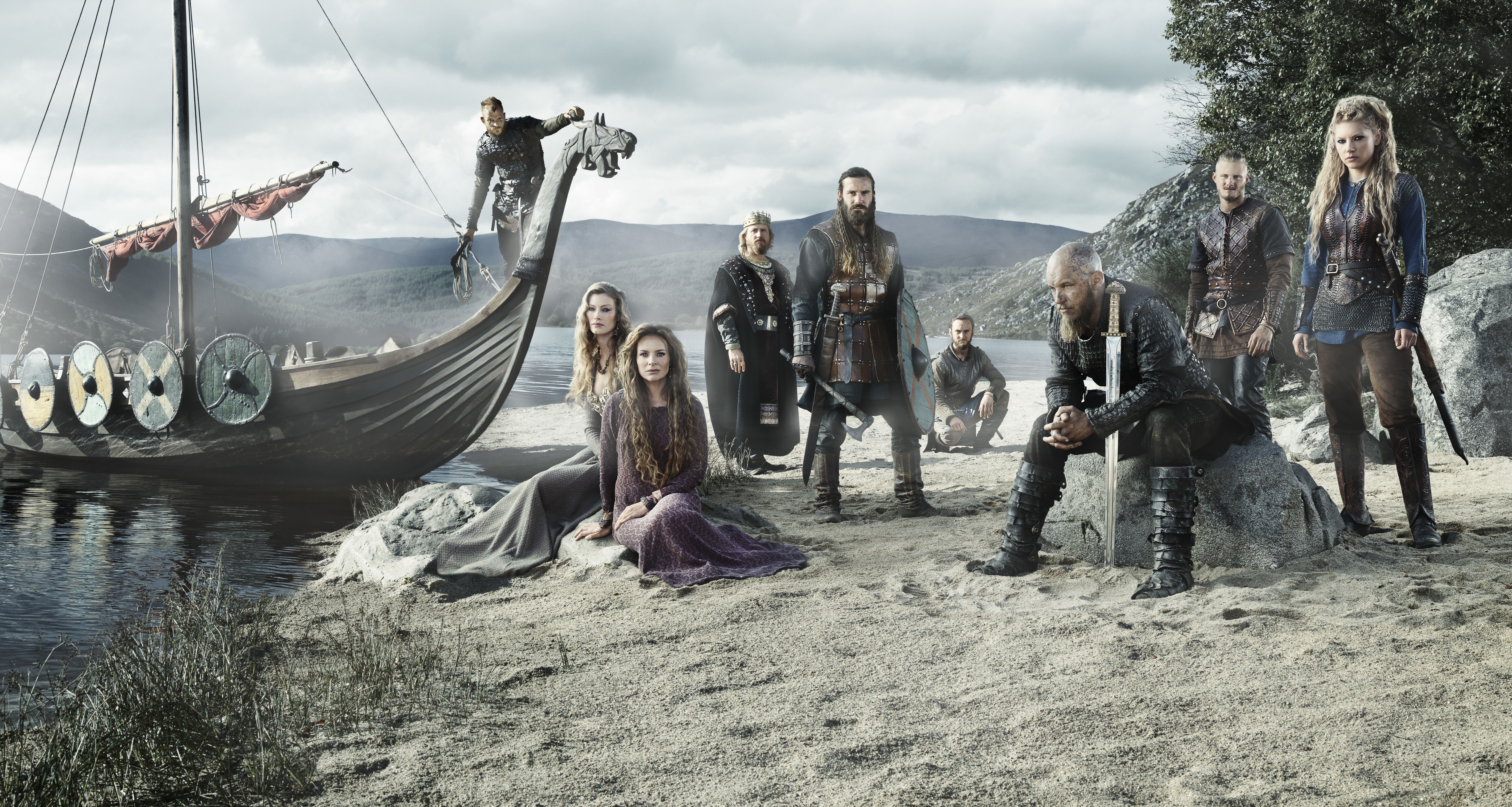 Vikinghi con nave drakkar spiaggia, 6416x3421 UHD, PC 4K