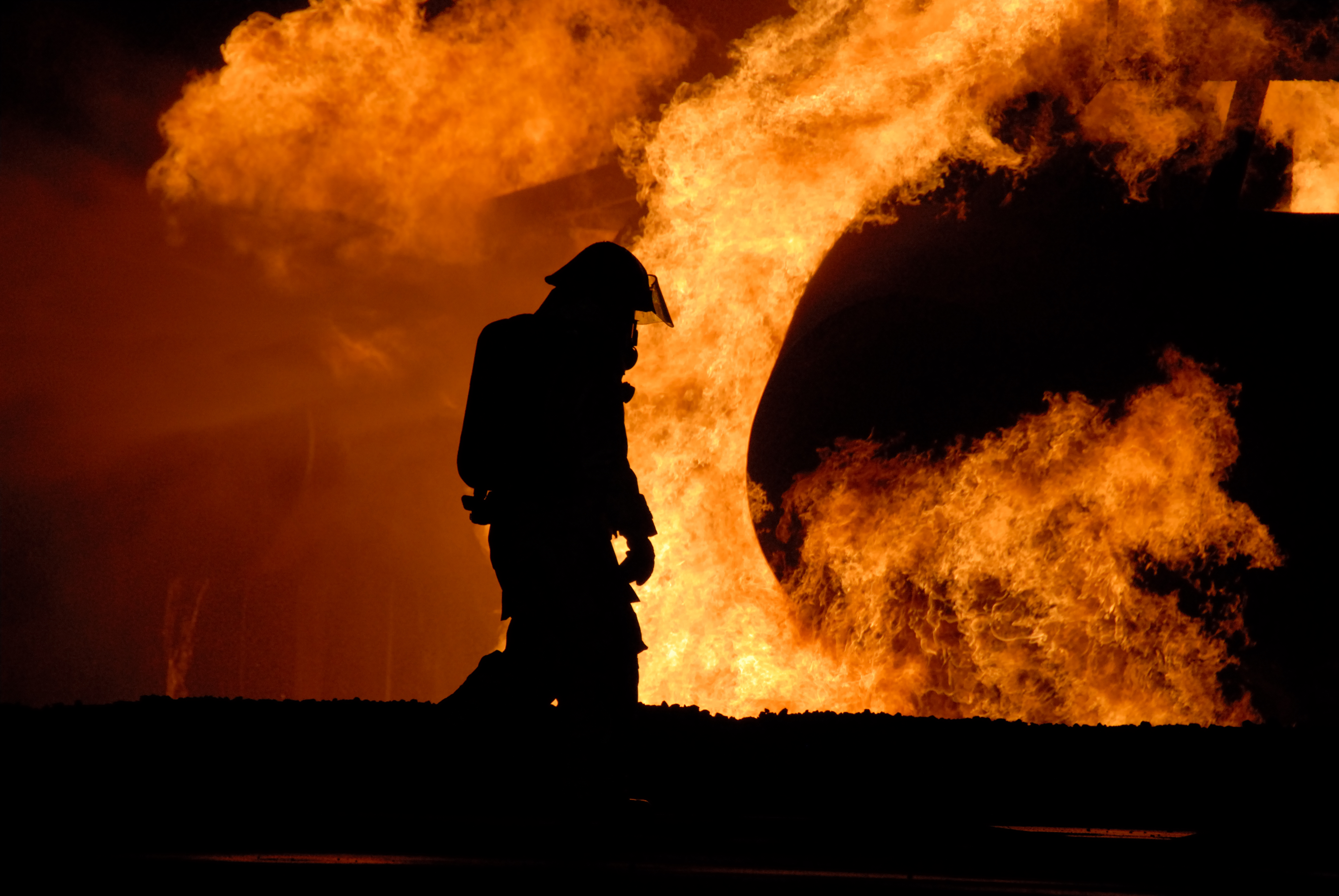 Vigile del fuoco silhouette fiamme, 3872x2592 UHD, PC 4K