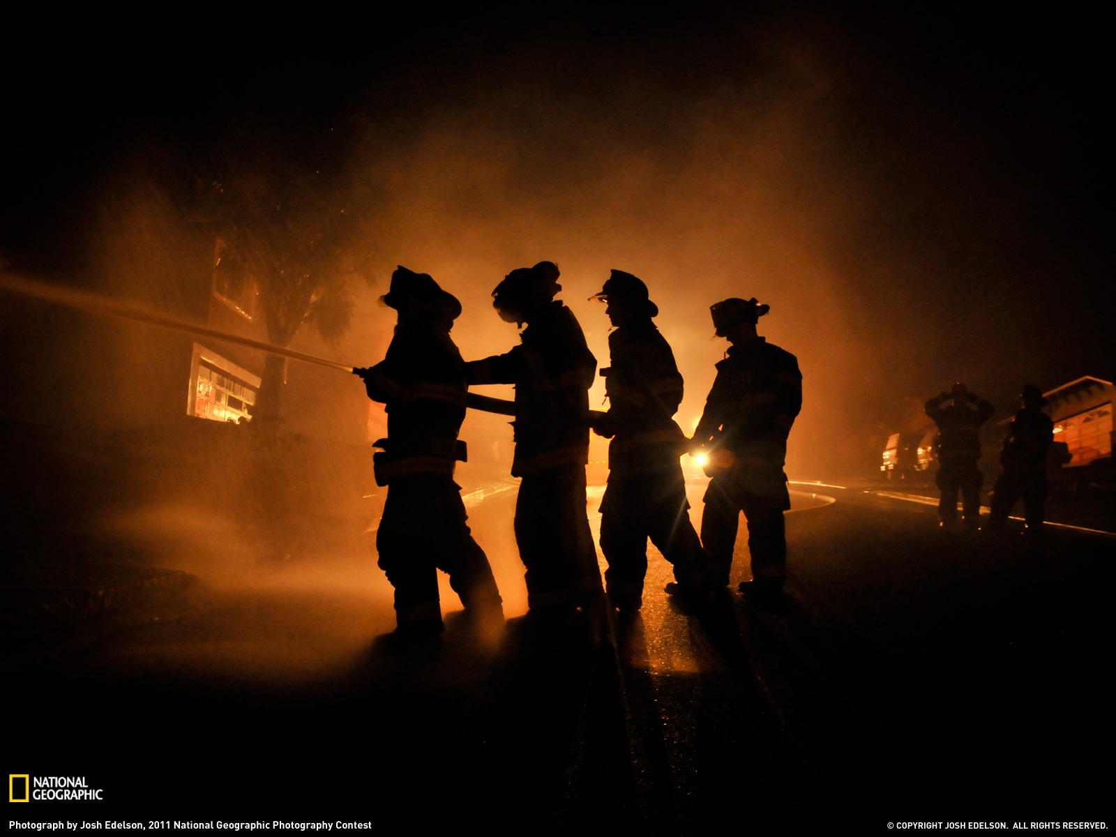Vigili del fuoco silhouette notturna, 1600x1200 HD Ready, Laptop