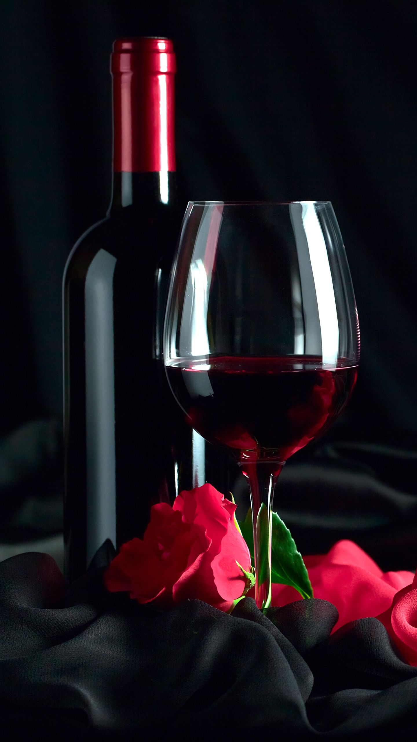 Bottiglia vino rosso e rose, 1440x2560 Full HD Verticale, Smartphone