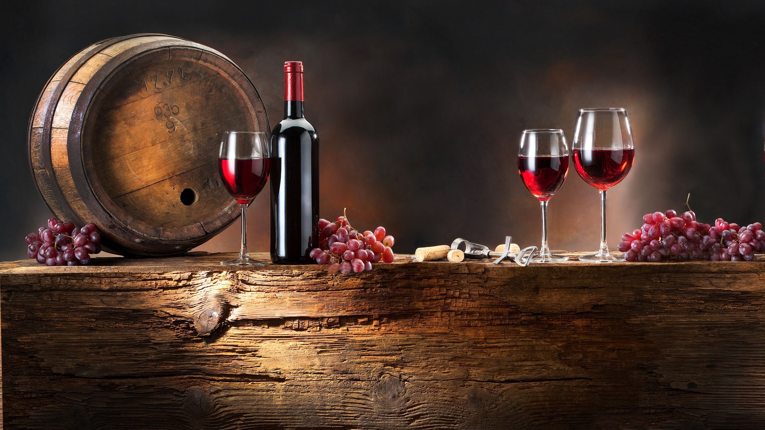 Bottiglia vino calici uva botte, 2560x1440 2K QHD, PC