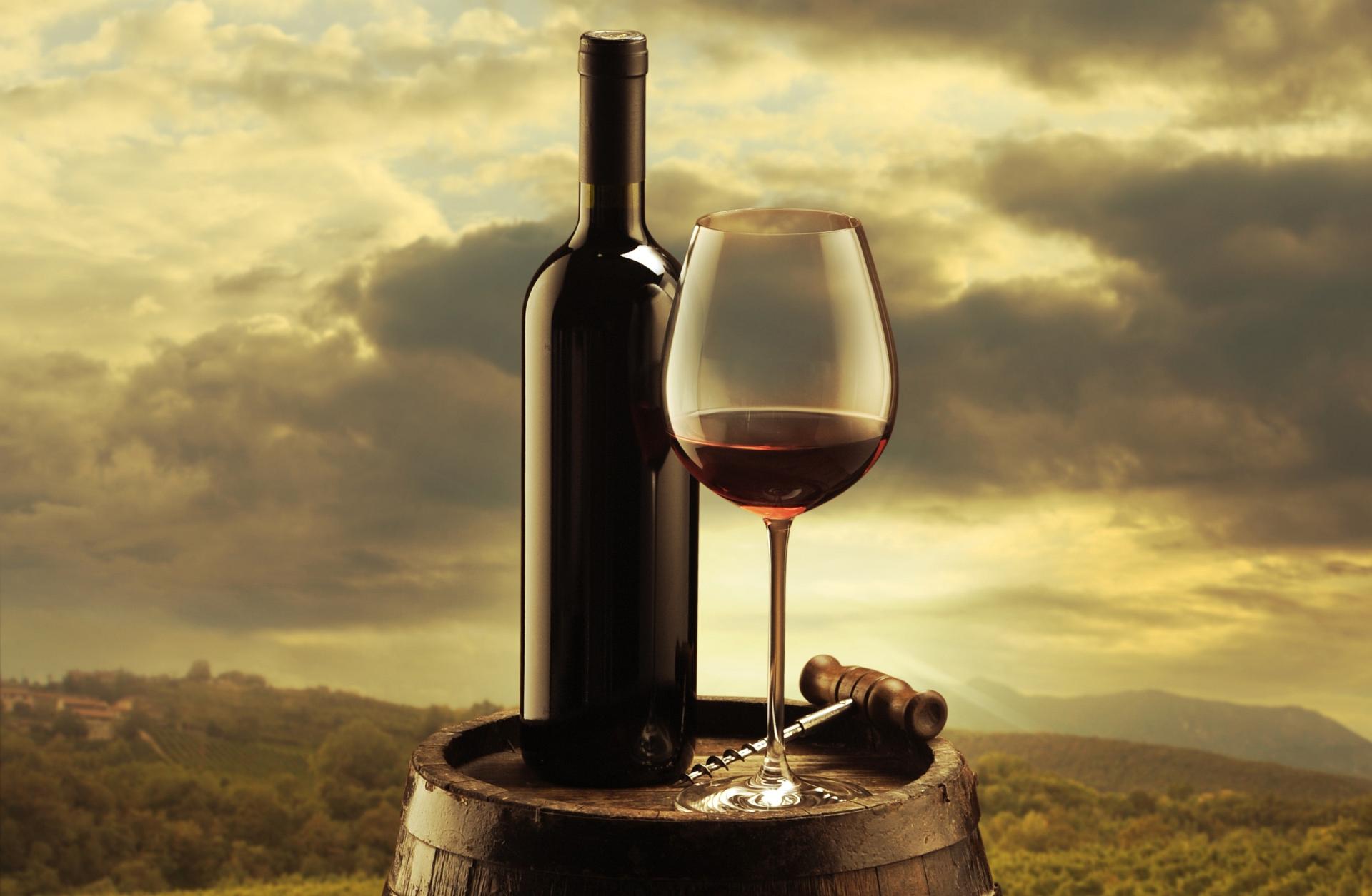Bottiglia e calice di vino su botte, 1920x1255 Full HD+ WUXGA, PC