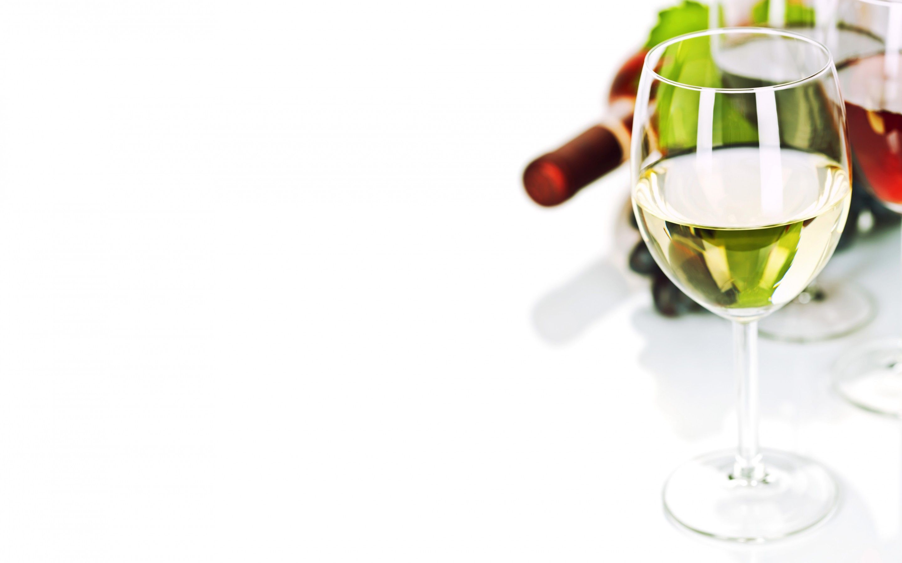Bicchiere vino bianco e bottiglia, 2880x1800 2K+, Desktop
